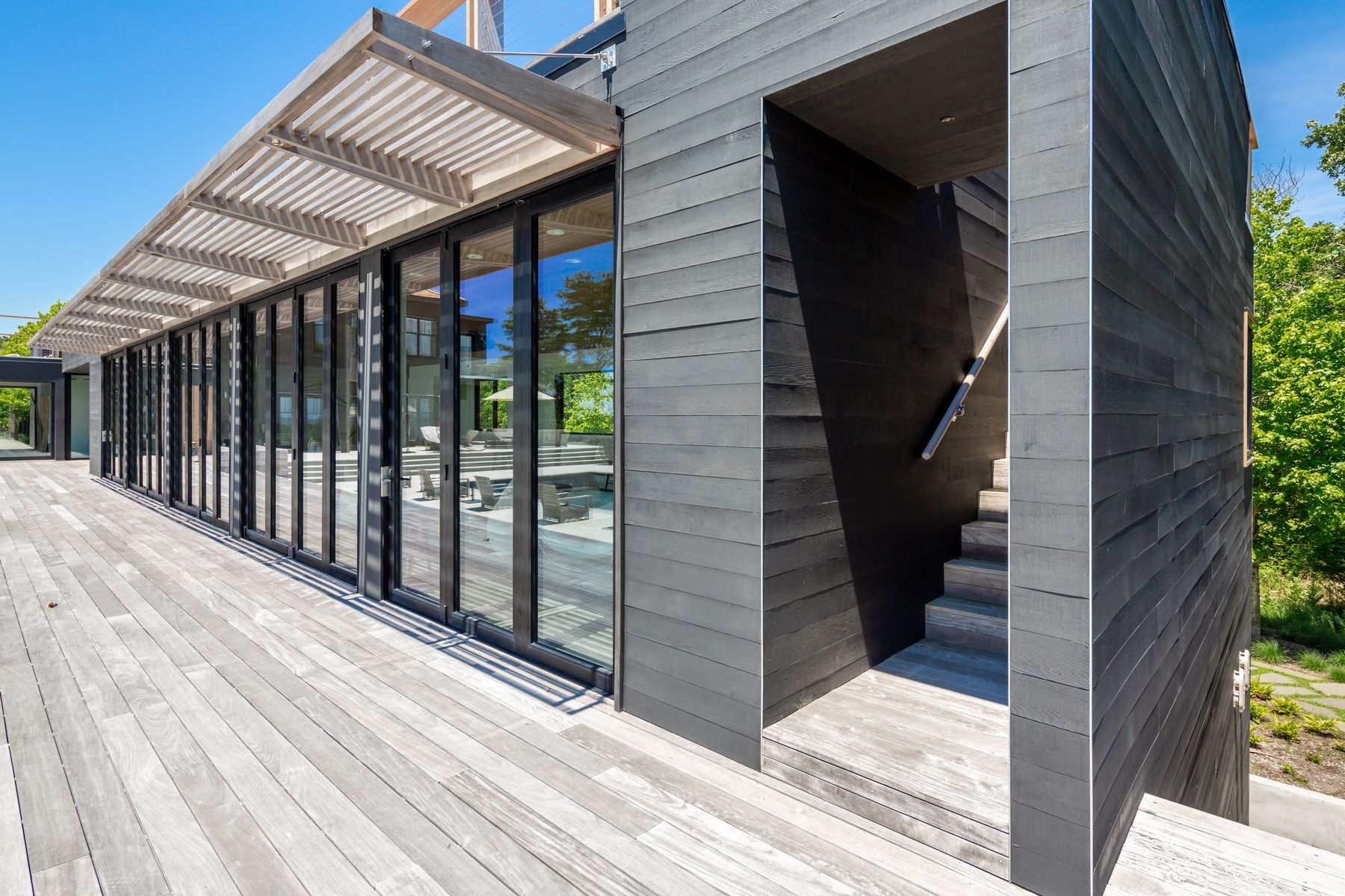 res4-resolution-4-architecture-modern-modular-house-prefab-amagansett-addition-exterior-facade-trellis.jpg