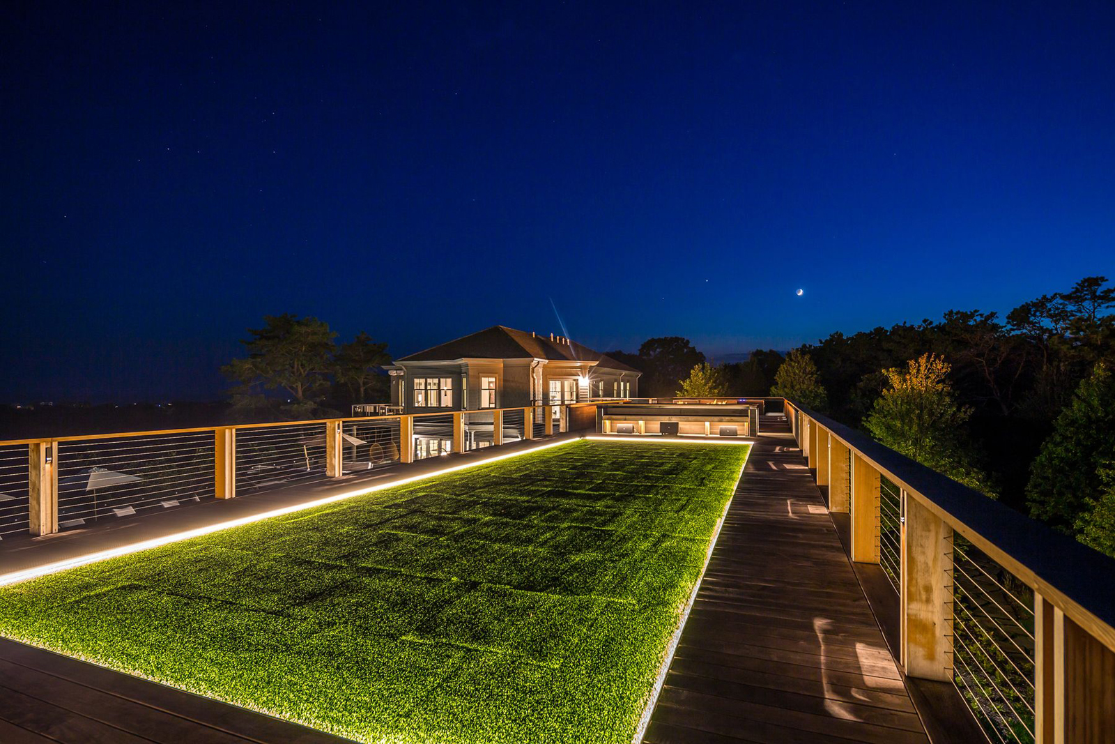 19-res4-resolution-4-architecture-modern-modular-house-prefab-amagansett-addition-exterior-rooftop-garden-lounge-night.jpg