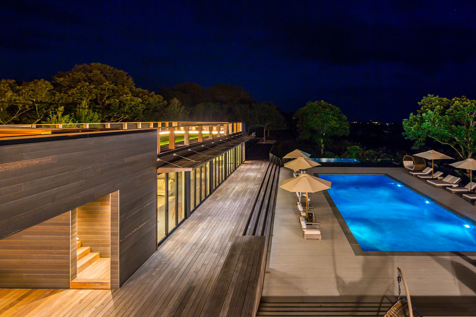 17-res4-resolution-4-architecture-modern-modular-house-prefab-amagansett-addition-exterior-lounge-pool-night.jpg