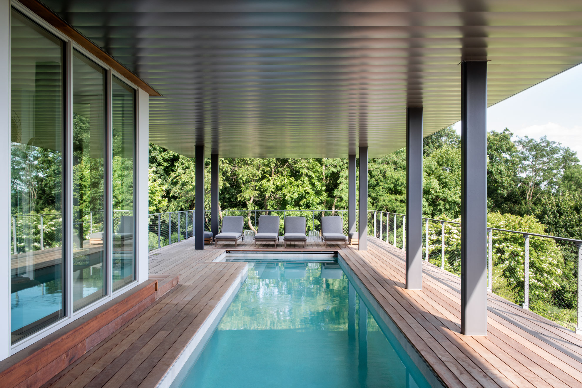 04-res4-resolution-4-architecture-modern-residential-hudson-river-house-crotononhudson-newyork-exterior-pool-deck.jpg