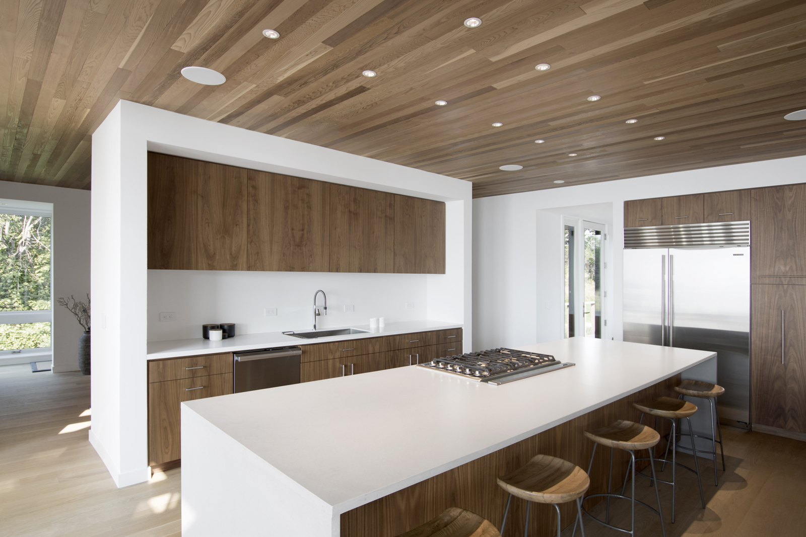 15-res4-resolution-4-architecture-modern-modular-house-prefab-home-north-fork-bluff-house-interior-kitchen-island-millwork.jpg