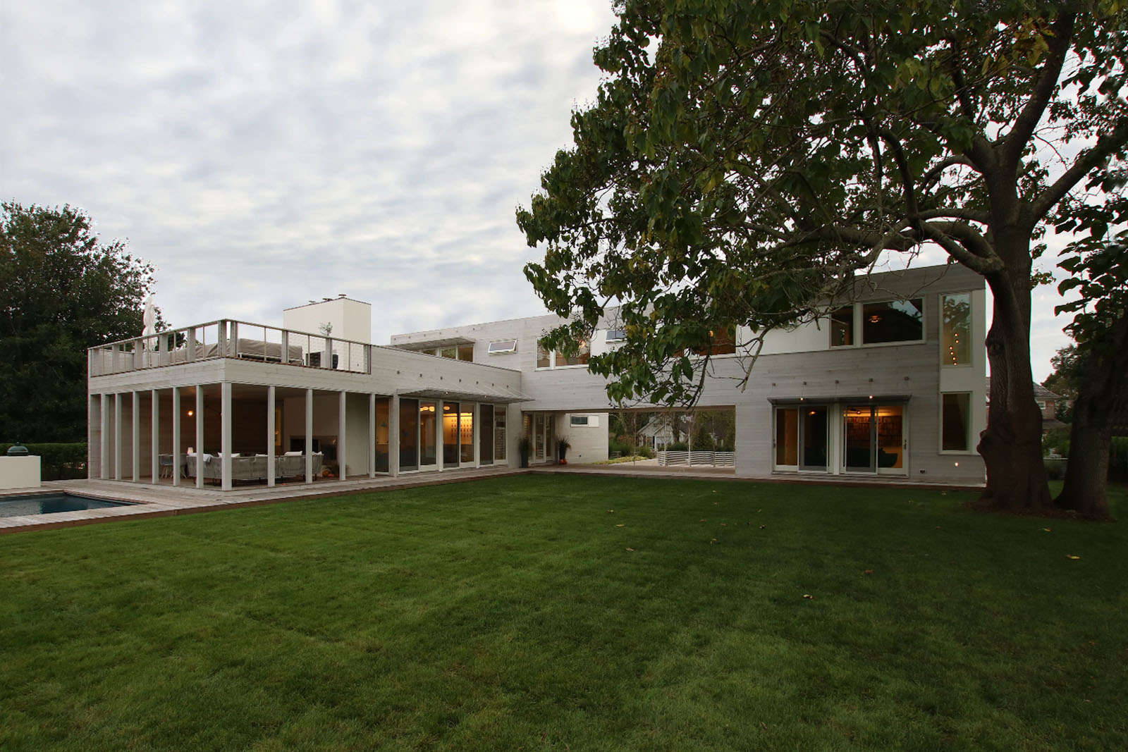 10-re4a-resolution-4-architecture-modern-modular-prefab-bridgehampton house-exterior-dusk-2.jpg