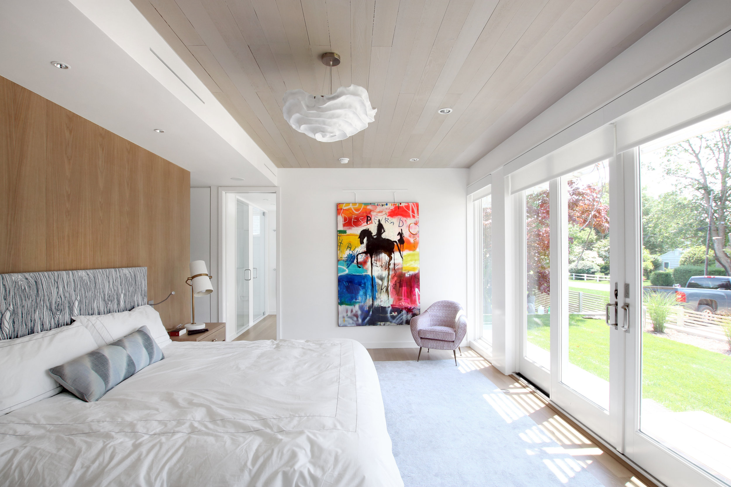 30-re4a-resolution-4-architecture-modern-modular-prefab-bridgehampton house-master-bed-cedar-ceiling.jpg