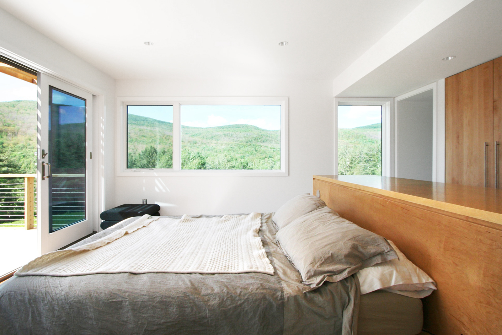re4a-resolution-4-architecture-modern-modular-home-prefab-high-peak-meadow- house-interior-bedroom.jpg