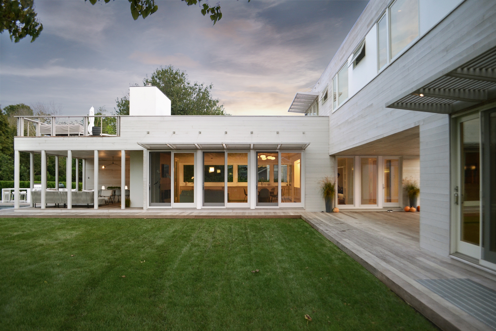 8-re4a-resolution-4-architecture-modern-modular-prefab-bridgehampton house-exterior-dusk.jpg