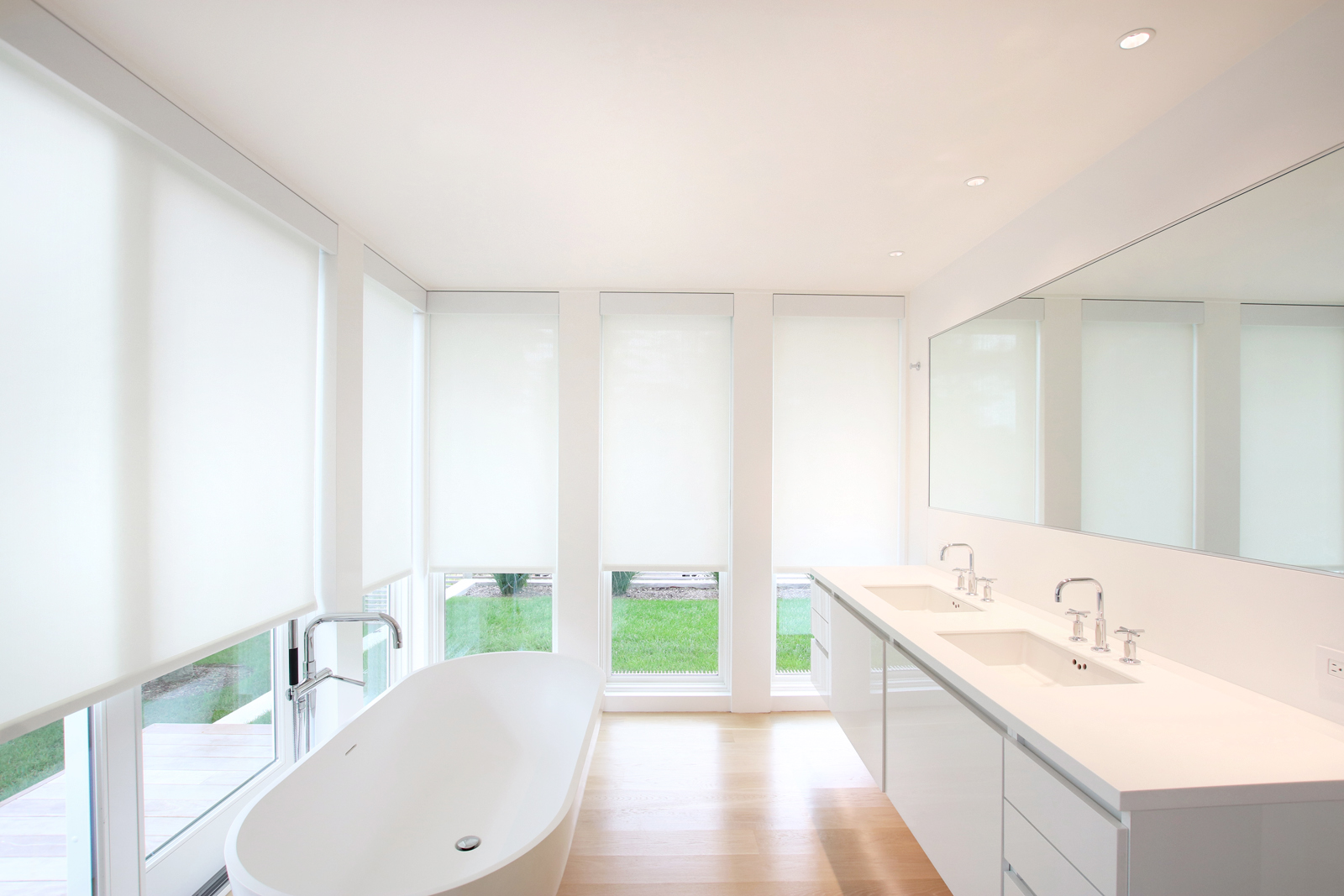 18-re4a-resolution-4-architecture-modern-modular-prefab-bridgehampton house-interior-master-bath-room-shades-closed.jpg