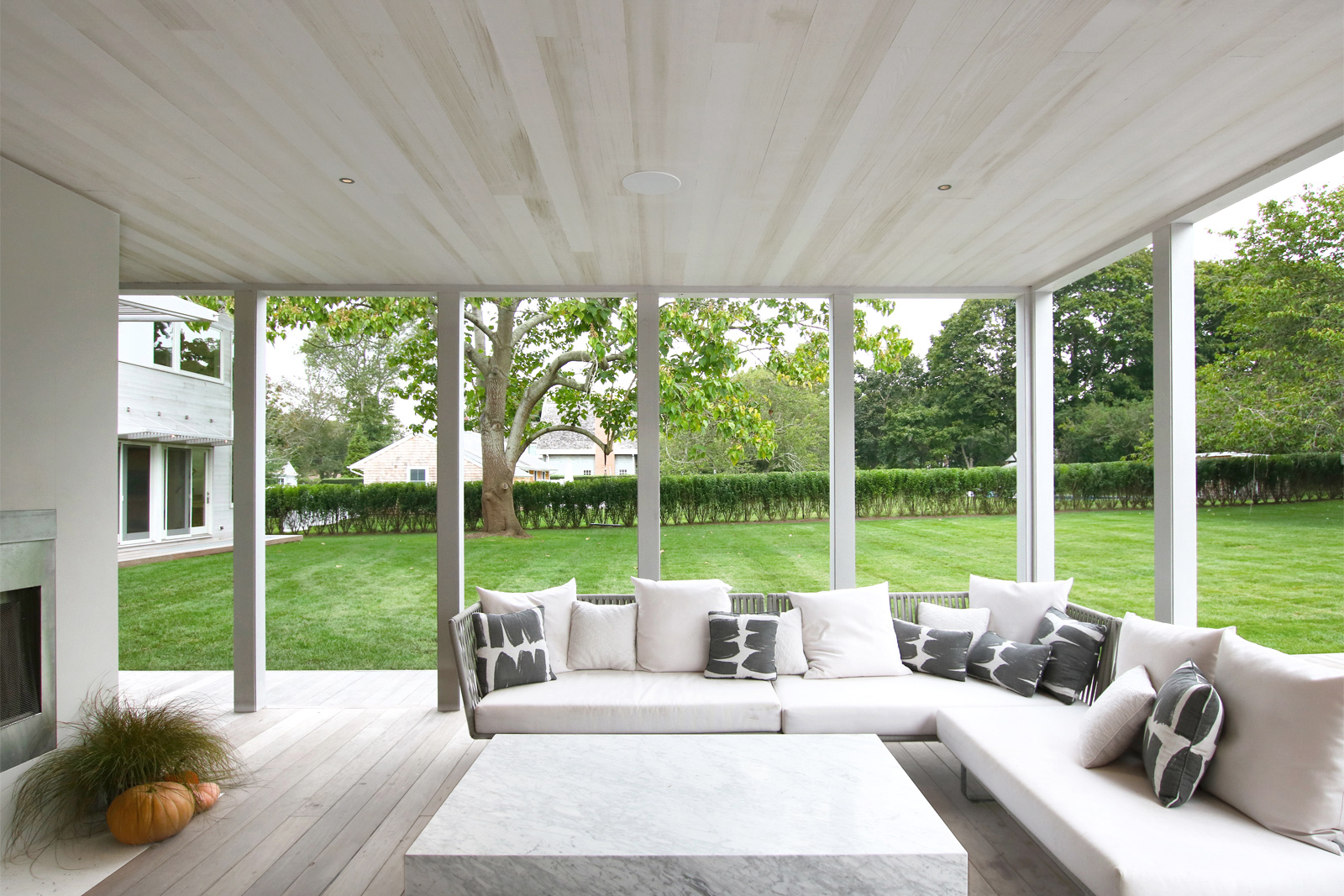 24-re4a-resolution-4-architecture-modern-modular-prefab-bridgehampton house-exterior-screened-porch.jpg