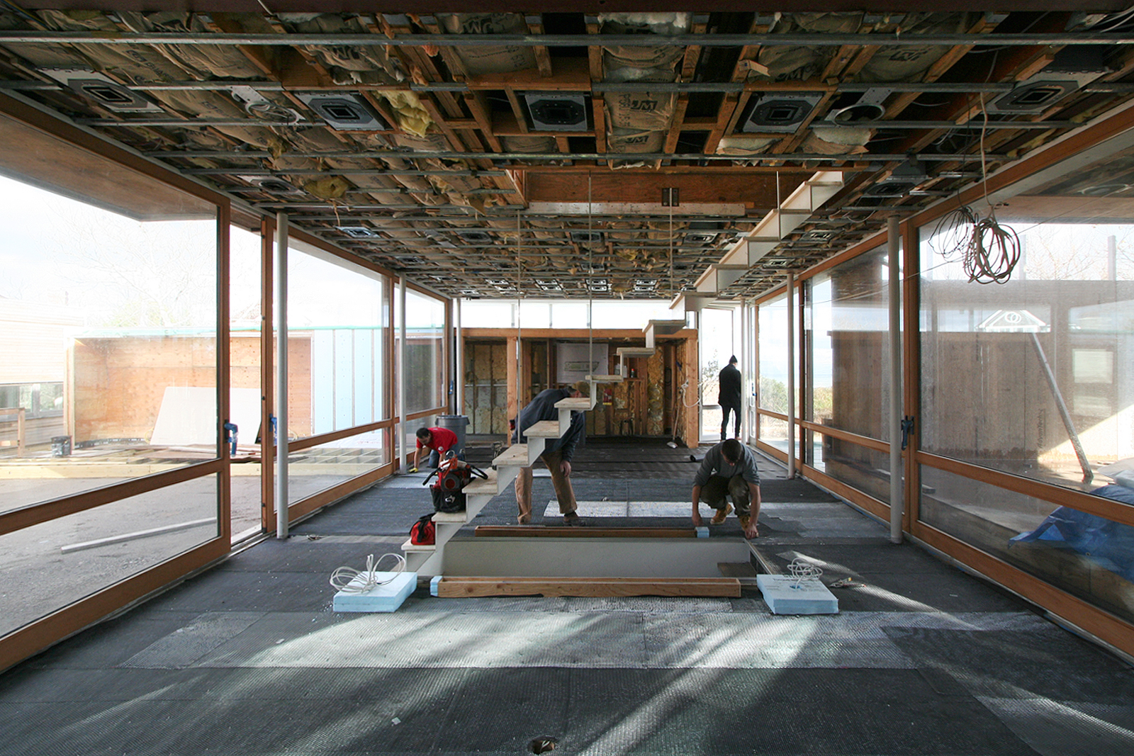 06-res4-resolution-4-architecture-prefab-renovation-surfside-residence-addition-construction-in-progress.jpg