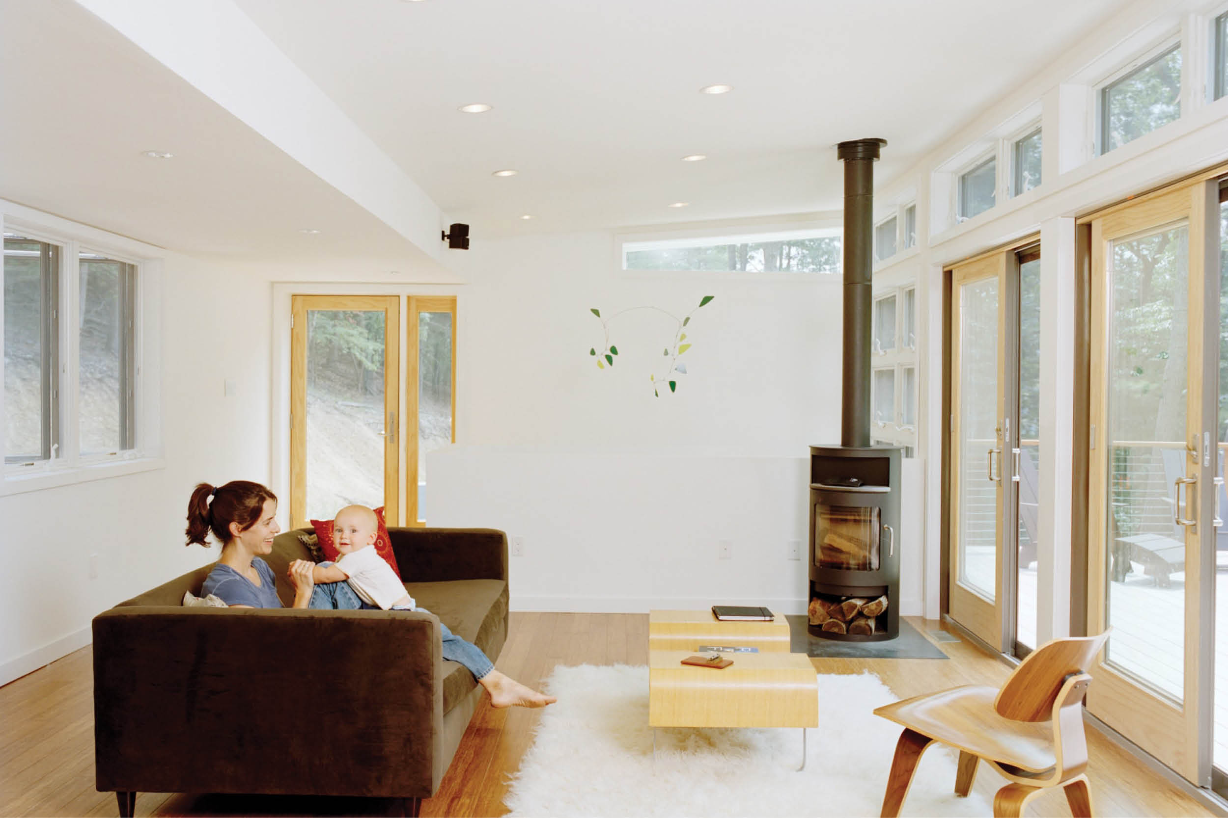 res4-resolution-4-architecture-modern-modular-home-prefab-house-brown-bar-interior-living-room-02.jpg