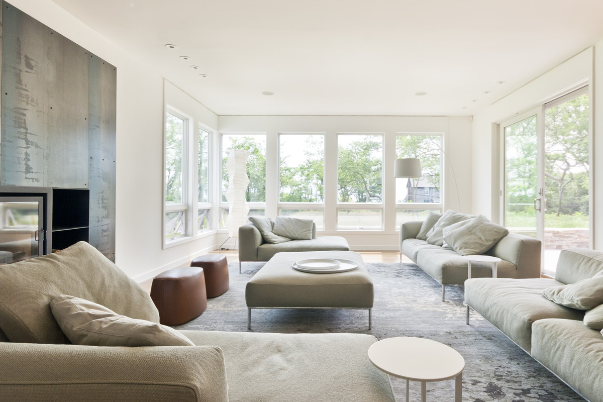res4-resolution-4-architecture-modern-modular-home-prefab-house-fishers-island-interior-living-room-01.jpg