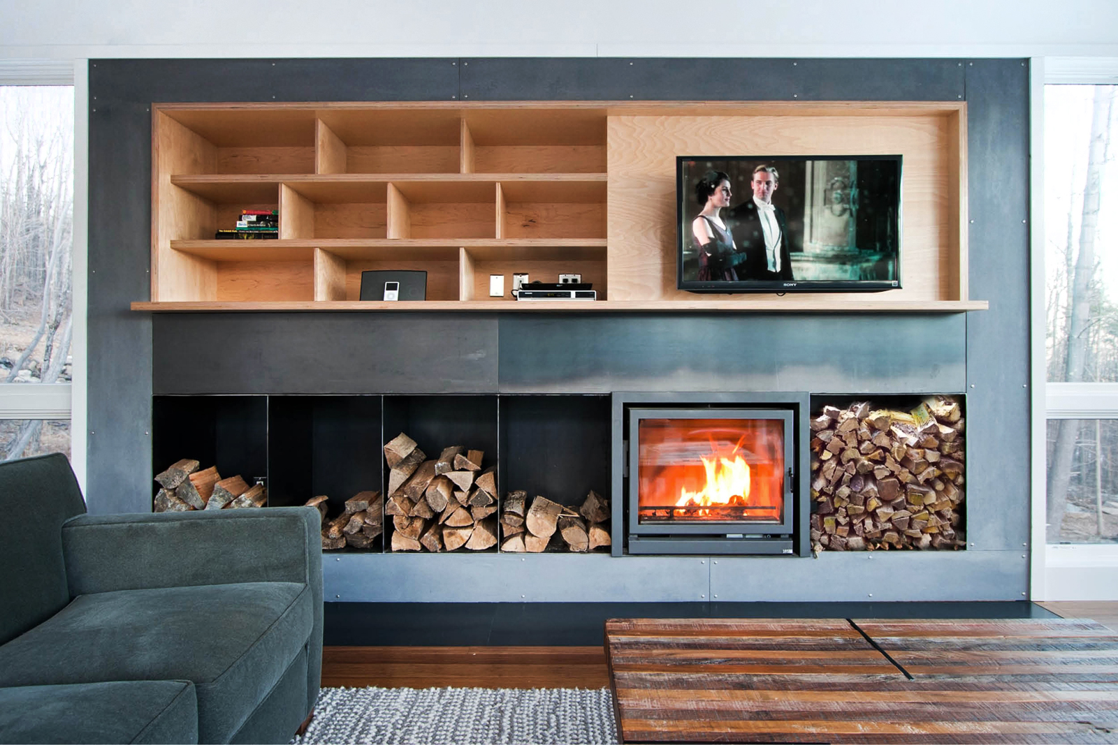 res4-resolution-4-architecture-modern-modular-home-prefab-house-olive-bridge-interior-living-room-fireplace.jpg