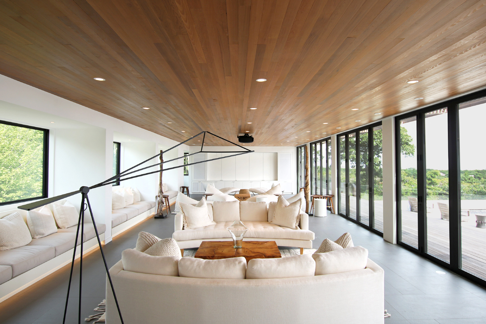 res4-resolution-4-architecture-modern-modular-house-prefab-amagansett-addition-interior-living-room-lounge.jpeg