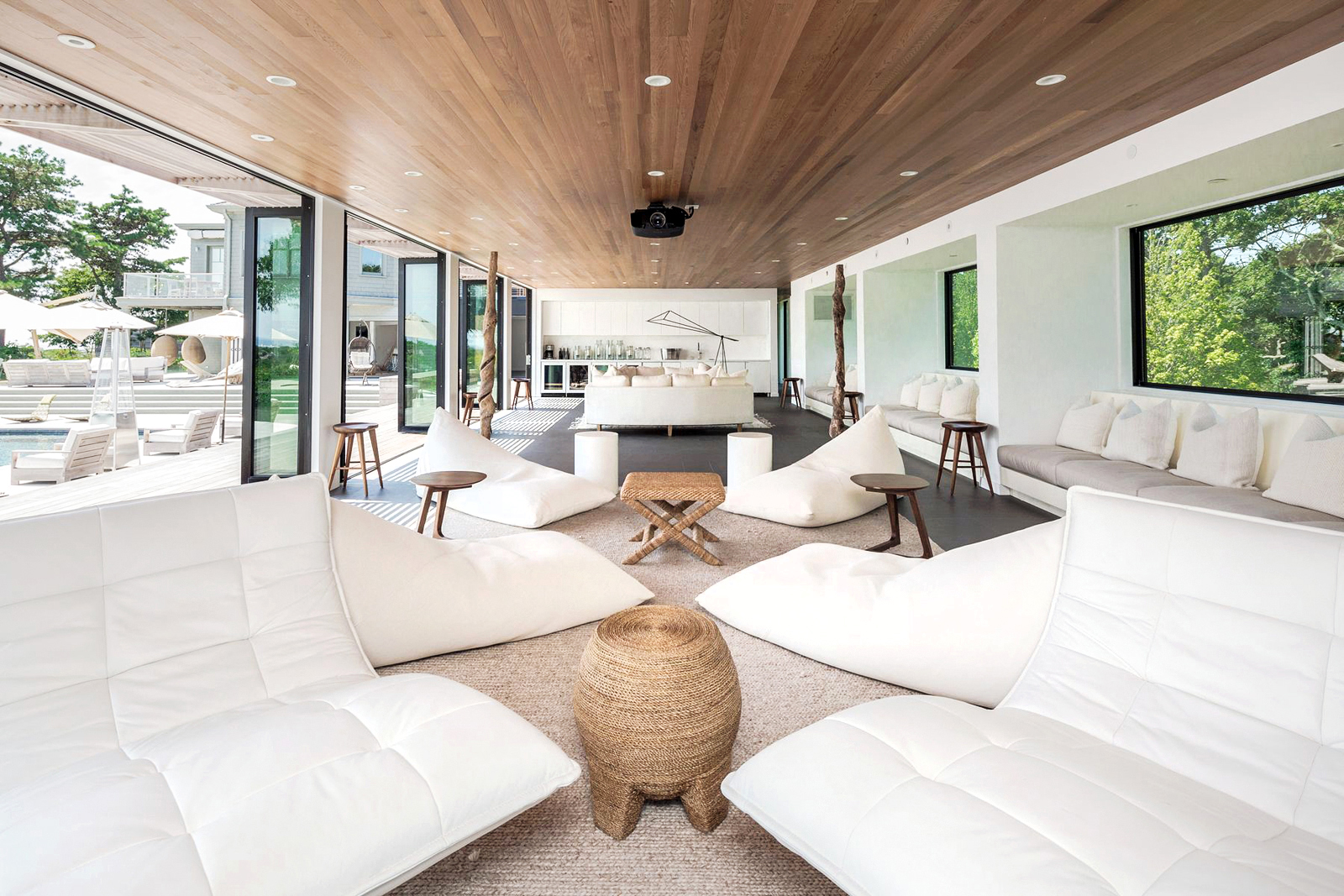 res4-resolution-4-architecture-modern-modular-house-prefab-amagansett-addition-interior-living-lounge-02.jpg