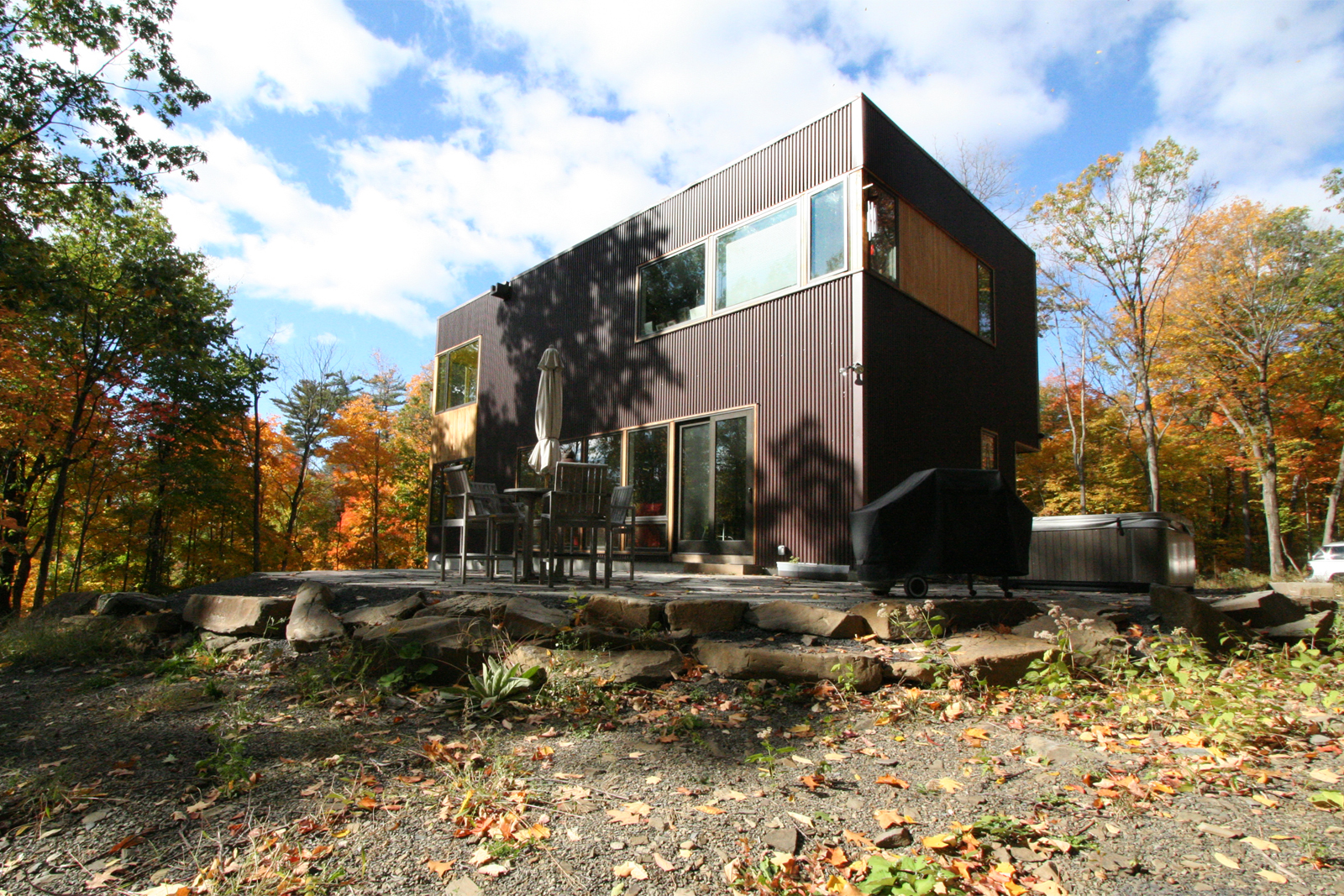 05-res4-resolution-4-architecture-modern-modular-home-prefab-house-brown-box-exterior.jpg