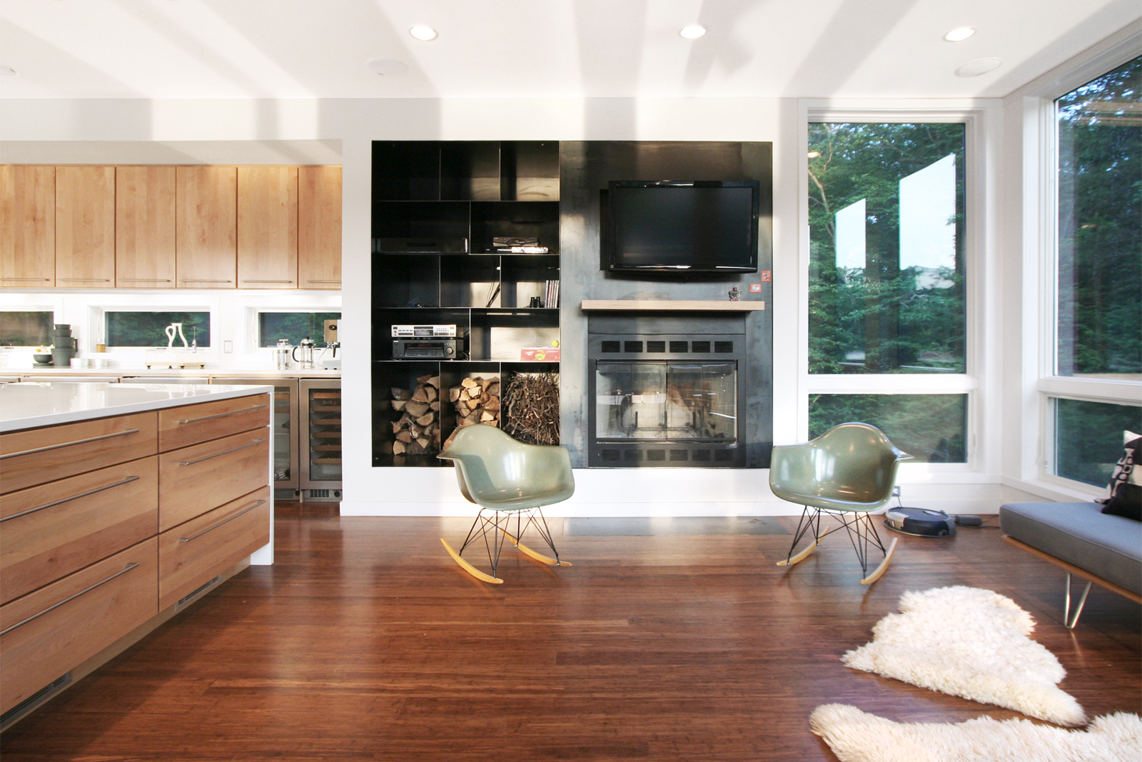 05-re4a-resolution-4-architecture-modern-modular-home-prefab-house-lake-iosco-interior-living-fireplace.jpg