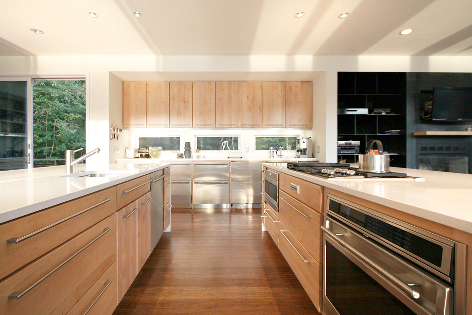 07-res4-resolution-4-architecture-modern-modular-home-prefab-house-lake-iosco-interior-kitchen-01.jpg