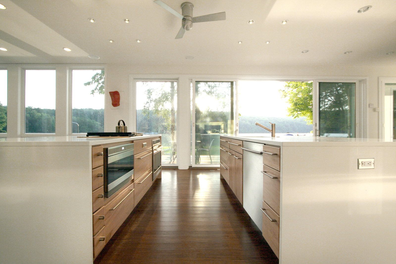08-res4-resolution-4-architecture-modern-modular-home-prefab-house-lake-iosco-interior-kitchen-02.jpg