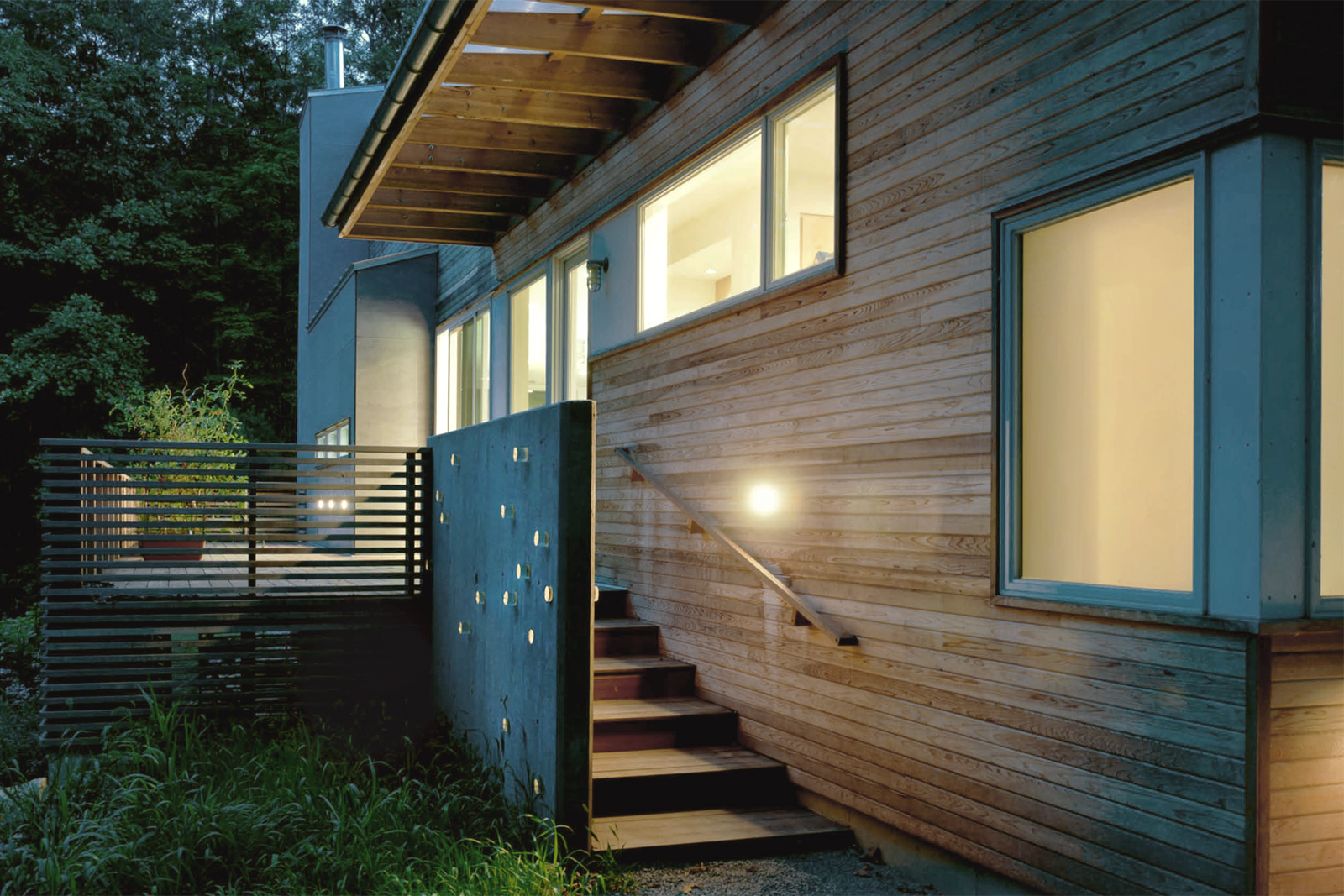 21-res4-resolution-4-architecture-modern-modular-home-prefab-house-lake-iosco-exterior-dusk-03.jpg