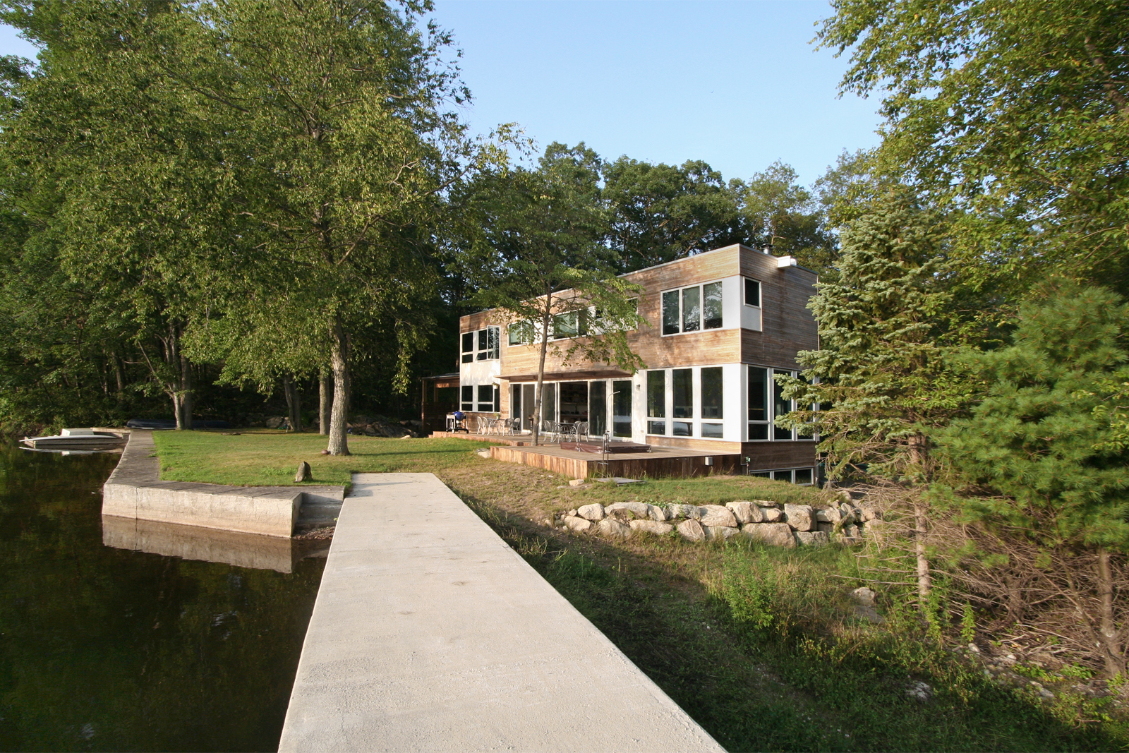 03-res4-resolution-4-architecture-modern-modular-home-prefab-house-lake-iosco-exterior-03.jpg