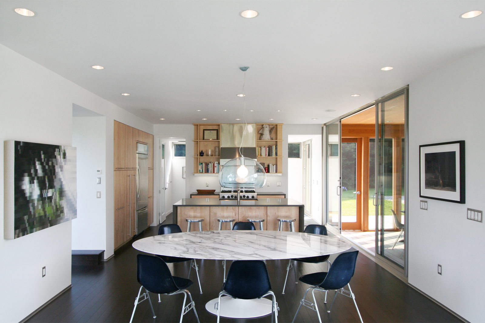 07-res4-resolution-4-architecture-modern-modular-home-prefab-sunset-ridge-house-interior-kitchen-dining.jpg