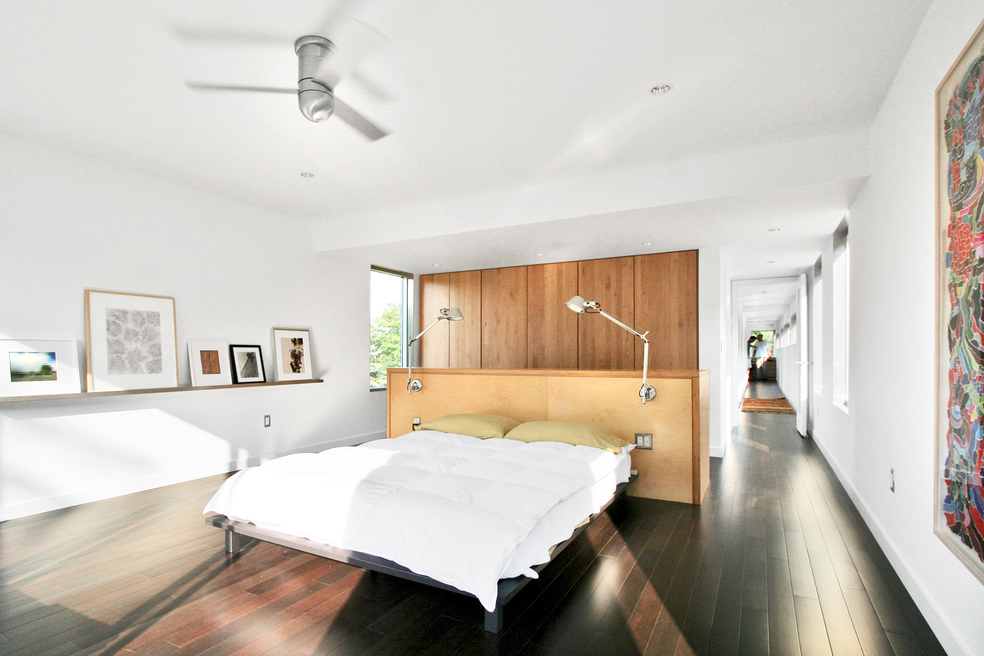 12-res4-resolution-4-architecture-modern-modular-home-prefab-sunset-ridge-house-interior-master-bedroom.jpg