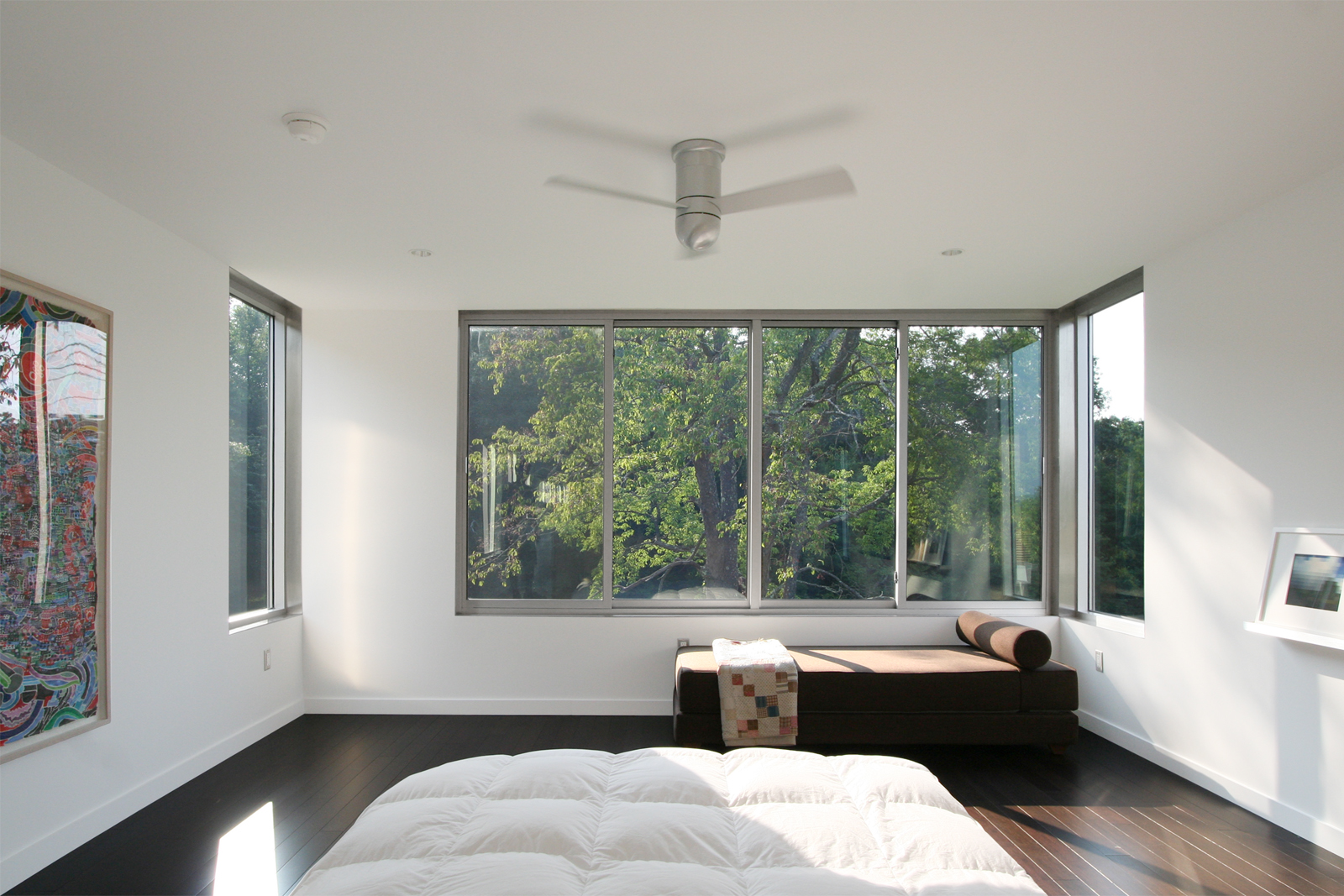 13-res4-resolution-4-architecture-modern-modular-home-prefab-sunset-ridge-house-interior-master-bedroom.jpg
