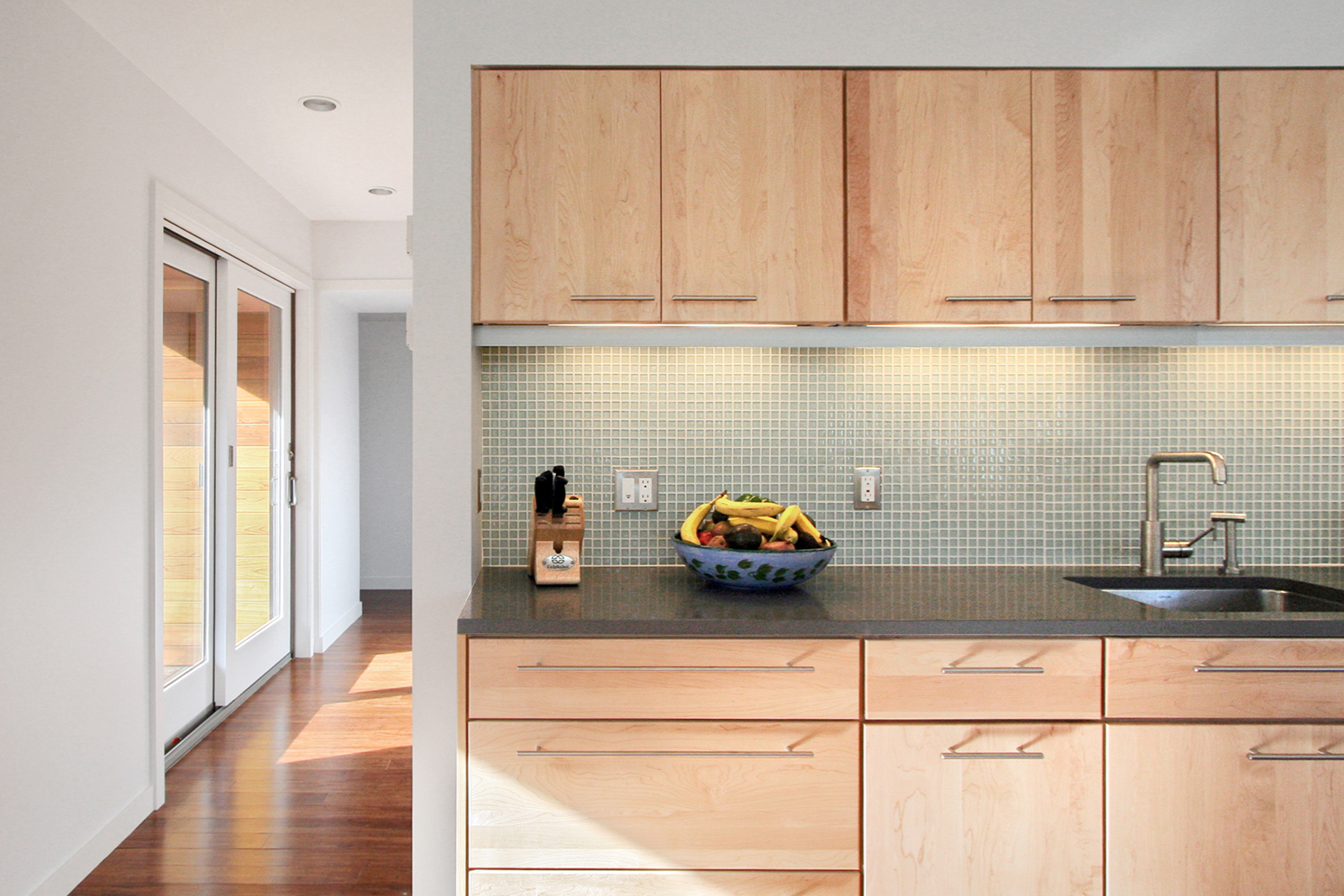 07-res4-resolution-4-architecture-modern-modular-home-prefab-house-vermont-cabin-interior-kitchen.jpg