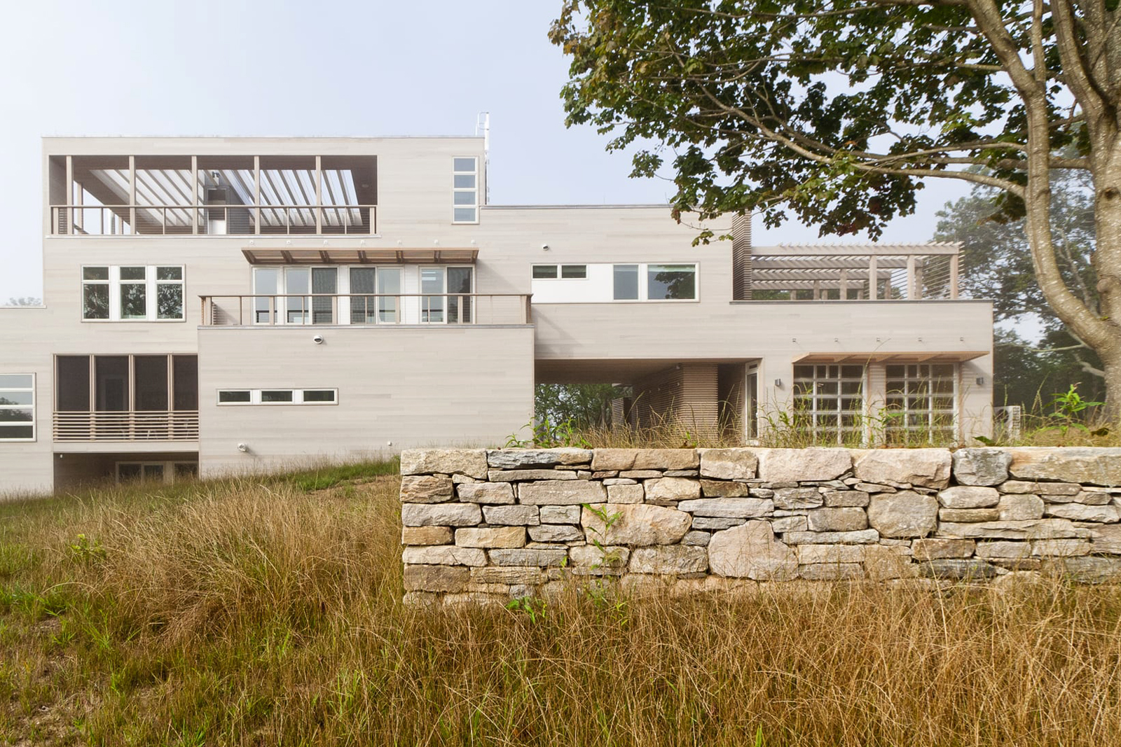 02-res4-resolution-4-architecture-modern-modular-home-prefab-house-fishers-island-exterior.jpg