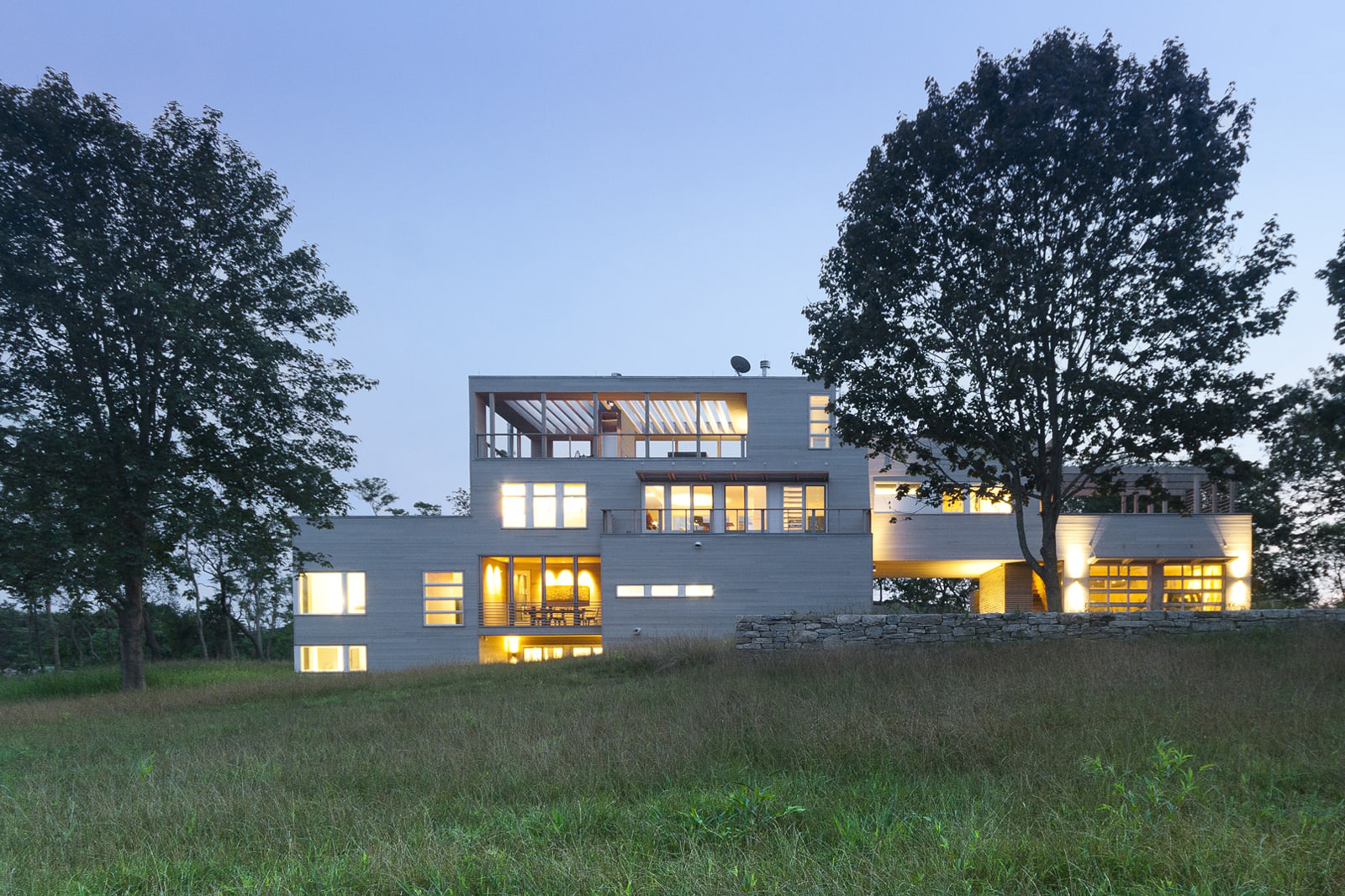 03-res4-resolution-4-architecture-modern-modular-home-prefab-house-fishers-island-exterior.jpg