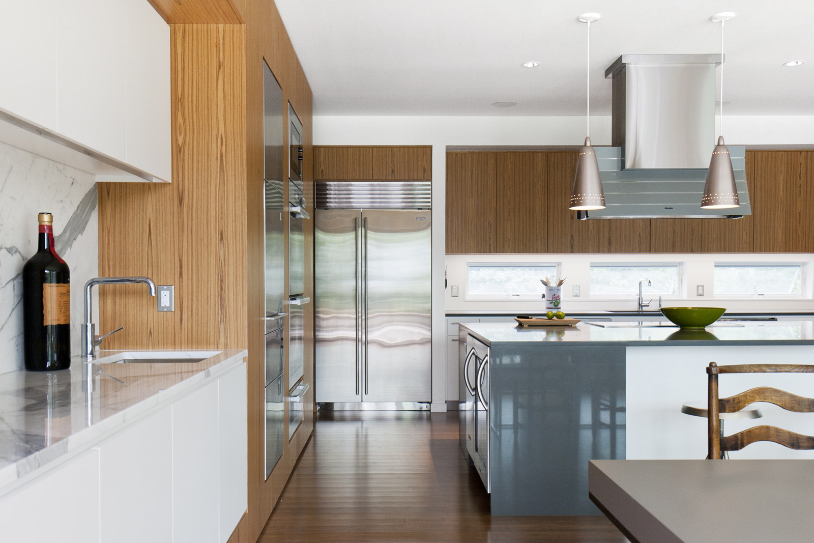 13-res4-resolution-4-architecture-modern-modular-home-prefab-house-fishers-island-interior-kitchen-dining.jpg