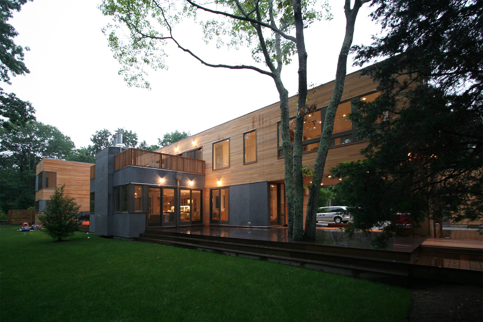 23-res4-resolution-4-architecture-modern-modular-home-prefab-house-swingline-exterior-dusk.jpg