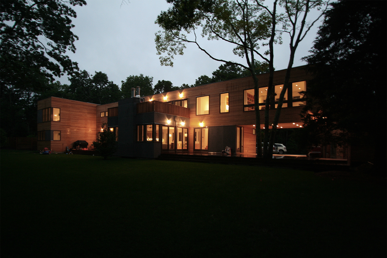 24-res4-resolution-4-architecture-modern-modular-home-prefab-house-swingline-exterior-dusk.jpg