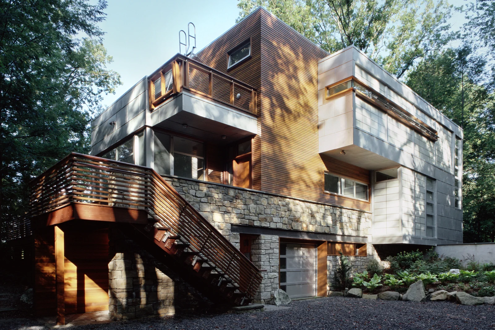 04-res4-resolution-4-architecture-modern-home-residential-lakeside-house-exterior.jpg
