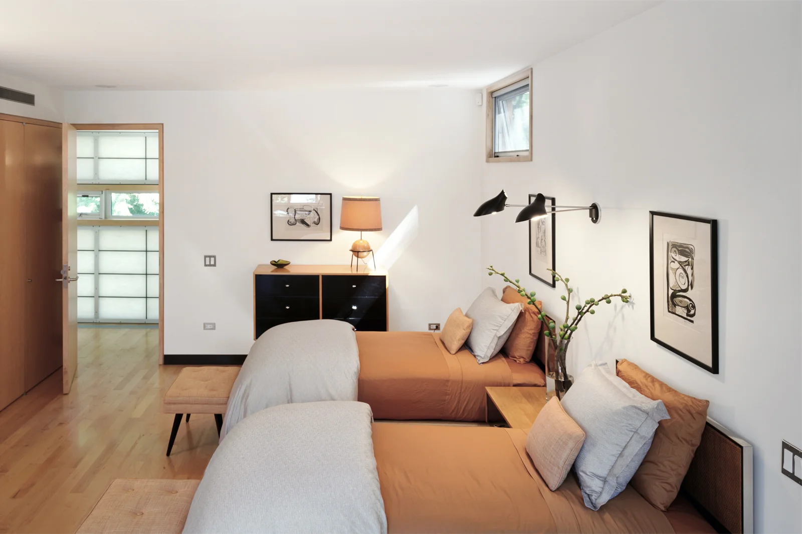 12-res4-resolution-4-architecture-modern-home-residential-lakeside-house-interior-bed-room.jpg