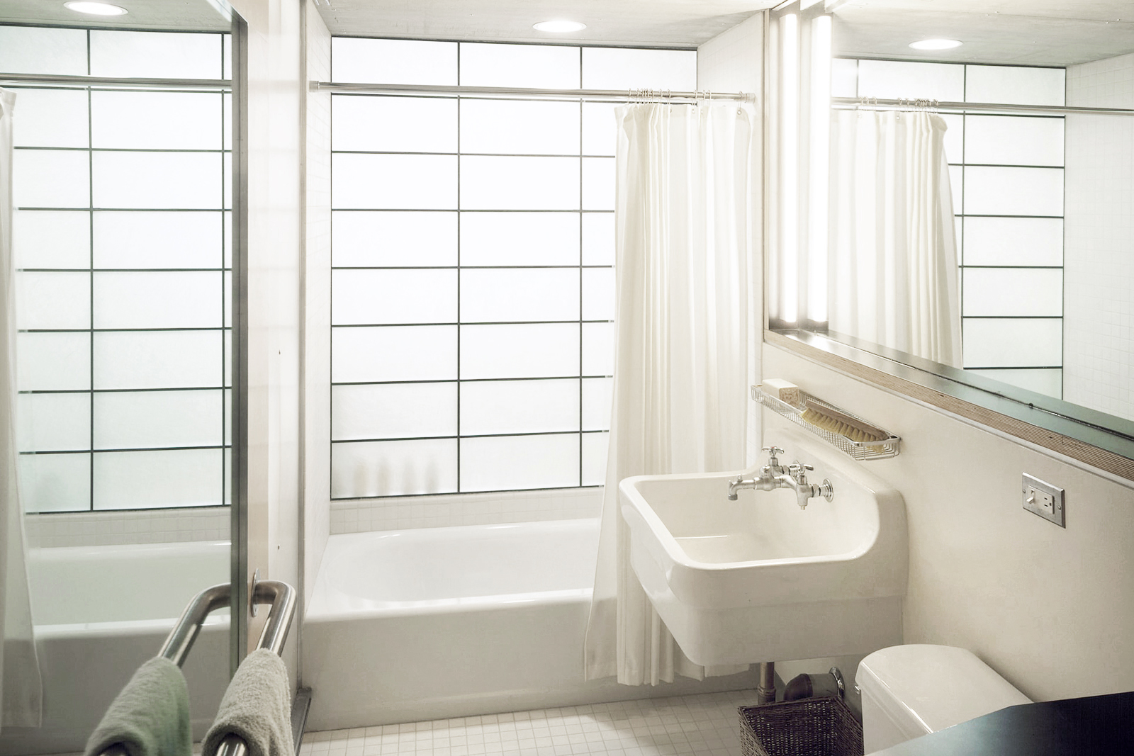 13-res4-resolution-4-architecture-modern-apartment-residential-rons-loft-interior-bathroom.jpg