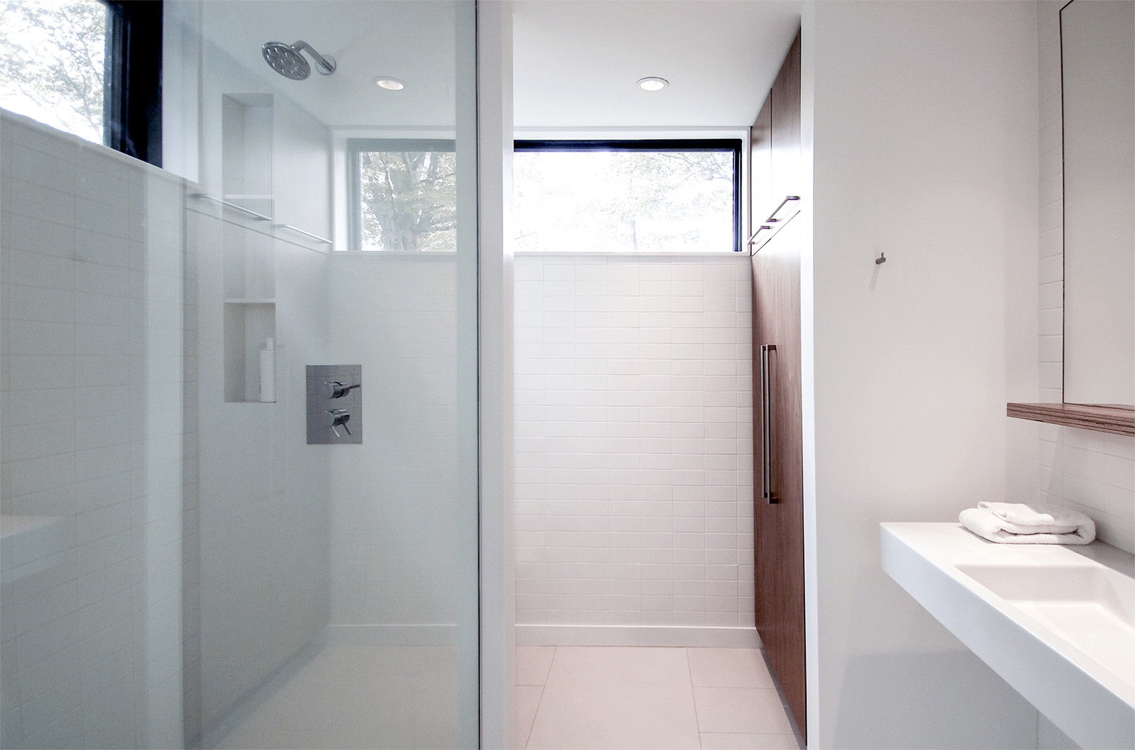 07-res4-resolution-4-architecture-modern-modular-prefab-home-cornwall-cabin-interior-bathroom.jpg