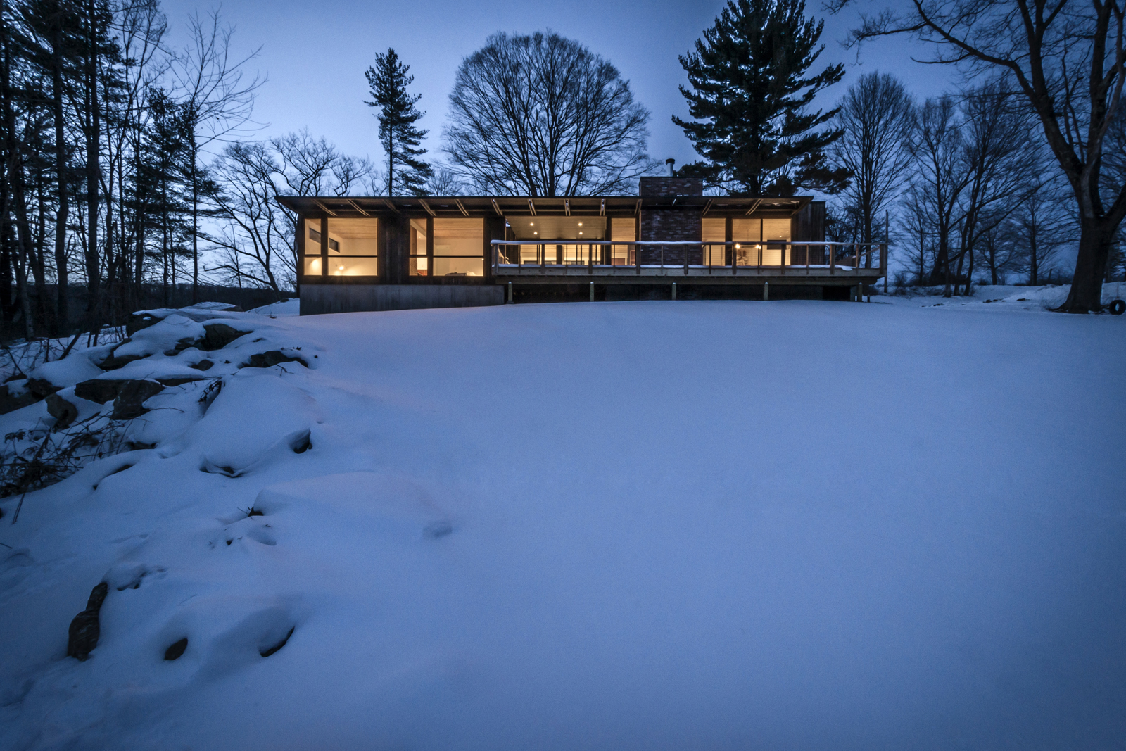 09-res4-resolution-4-architecture-modern-modular-prefab-home-cornwall-cabin-exterior-winter-night.jpg