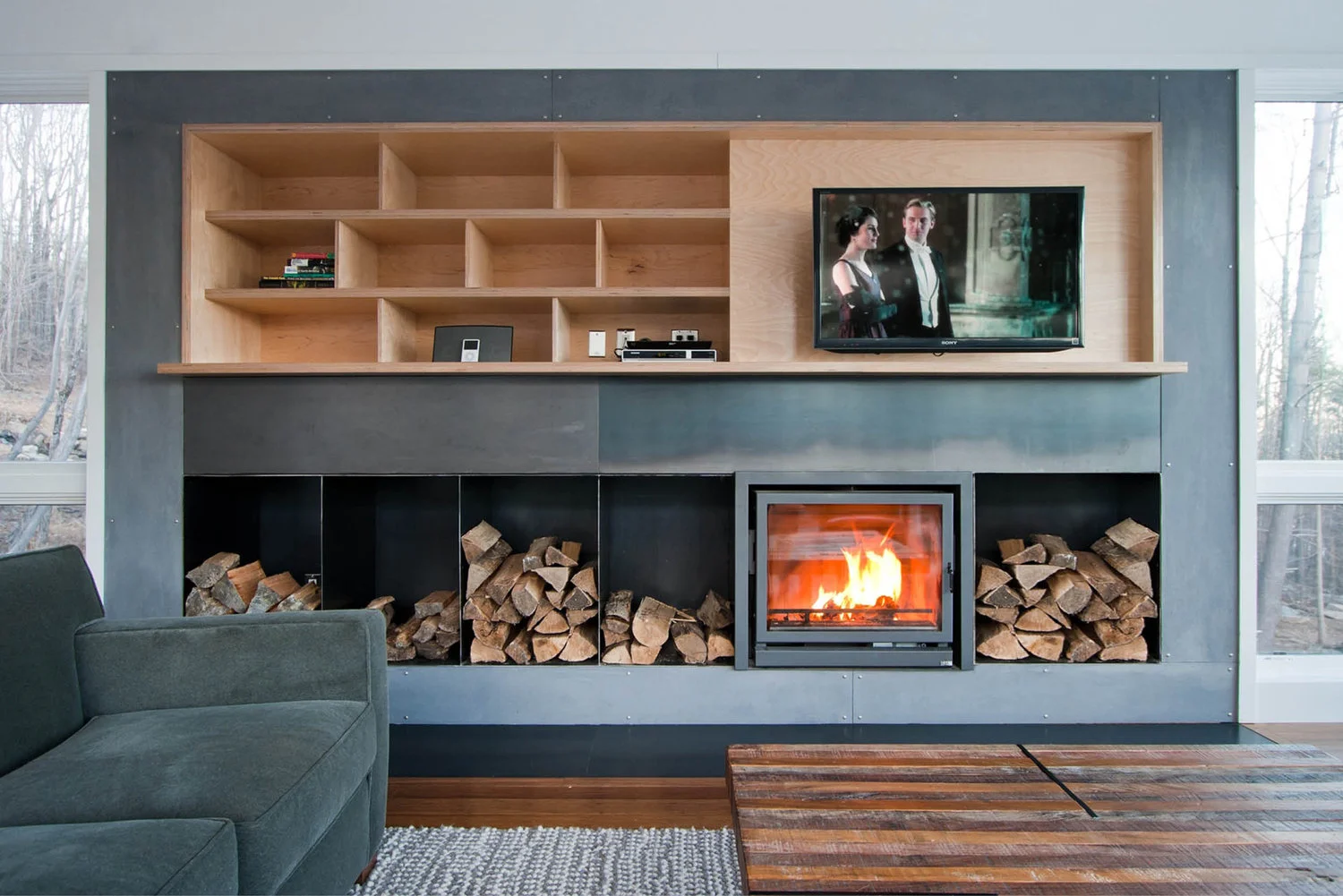 res4-resolution-4-architecture-modern-modular-home-prefab-house-olive-bridge-interior-living-room-fireplace.jpg