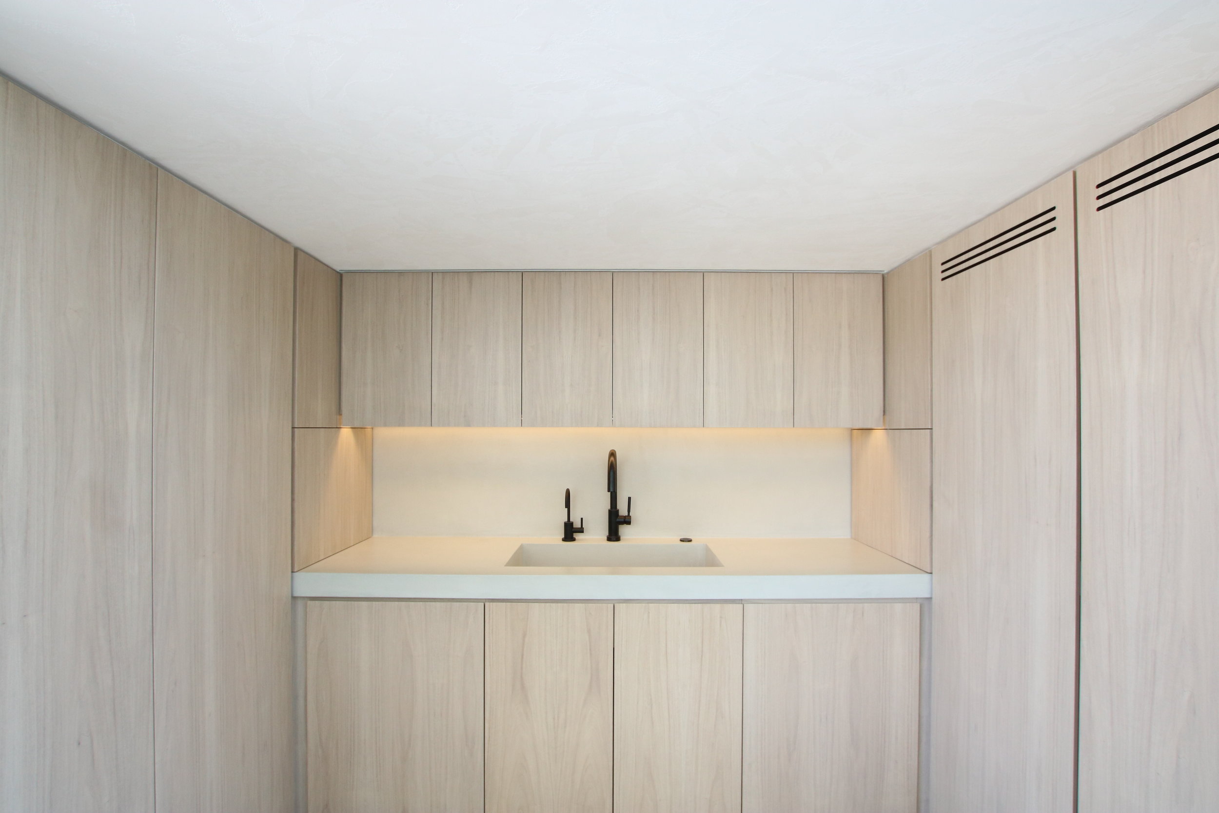 05-res4-resolution-4-architecture-modern-home-surfside-residence-renovation-kitchen.JPG