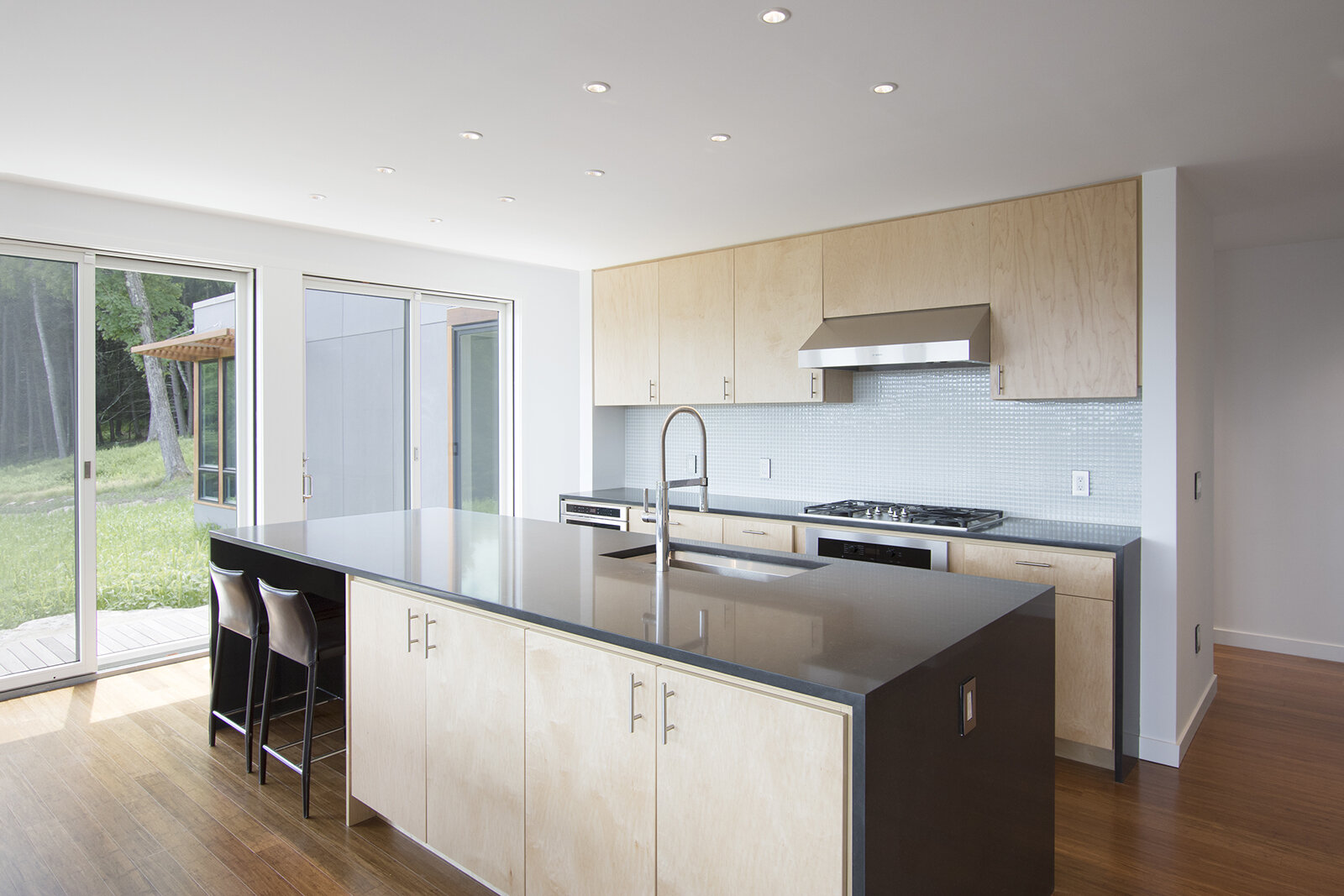 14-res4-re4a-resolution-4-architecture-modern-modular-prefab-sharon residence-interior-kitchen-island.jpg