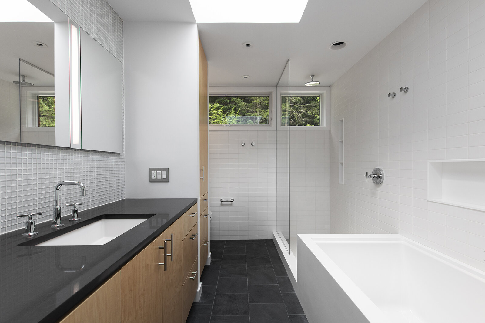 16-res4-re4a-resolution-4-architecture-modern-modular-prefab-sharon residence-interior-master-bathroom.jpg