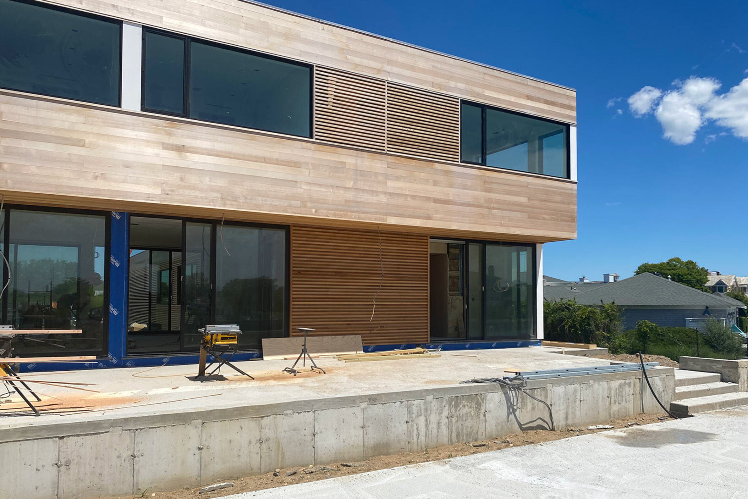 res4-resolution-4-architecture-quoque-residence-prefab-hamptons-home-exterior_01.jpg