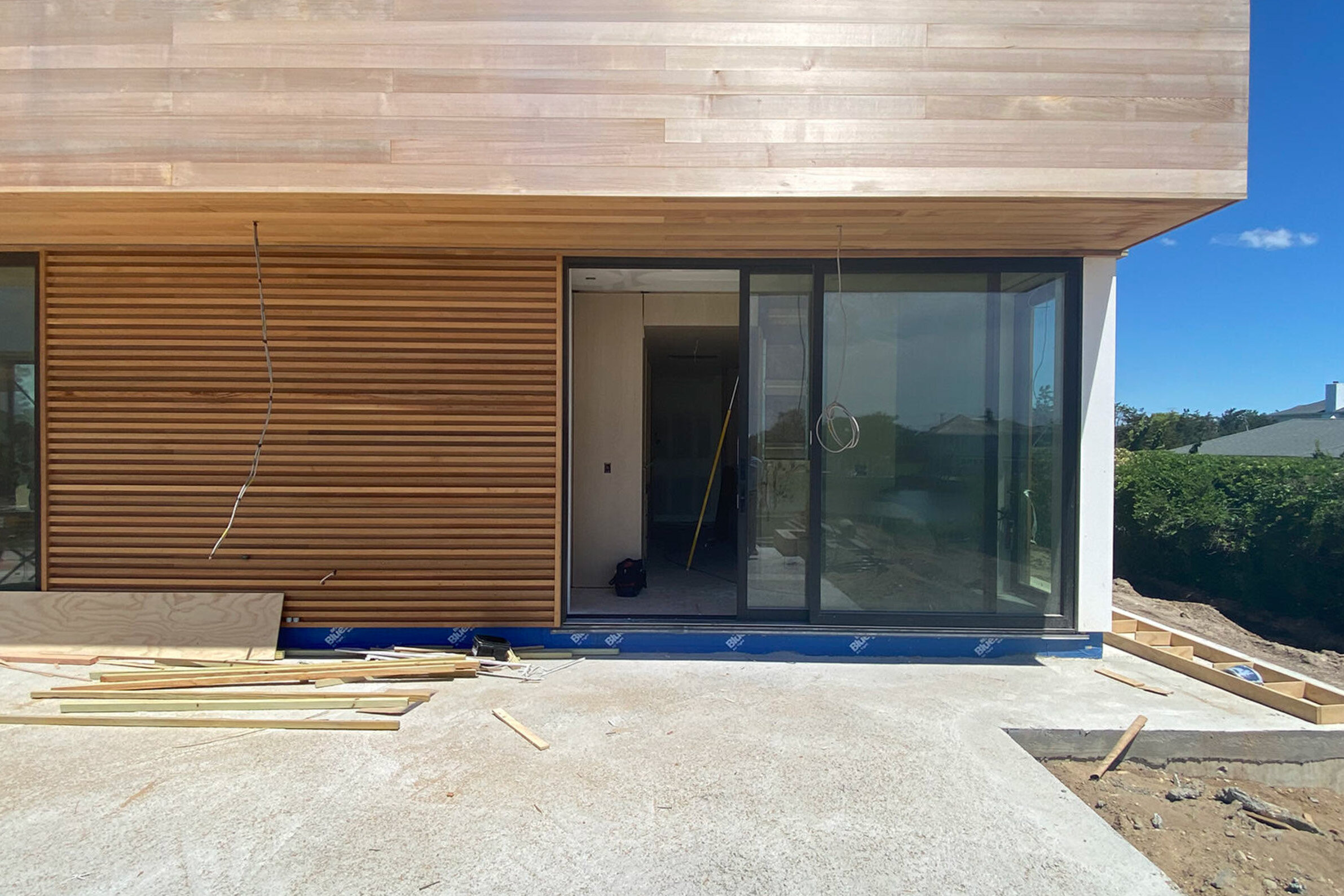 res4-resolution-4-architecture-quoque-residence-prefab-hamptons-home-exterior_02.jpg