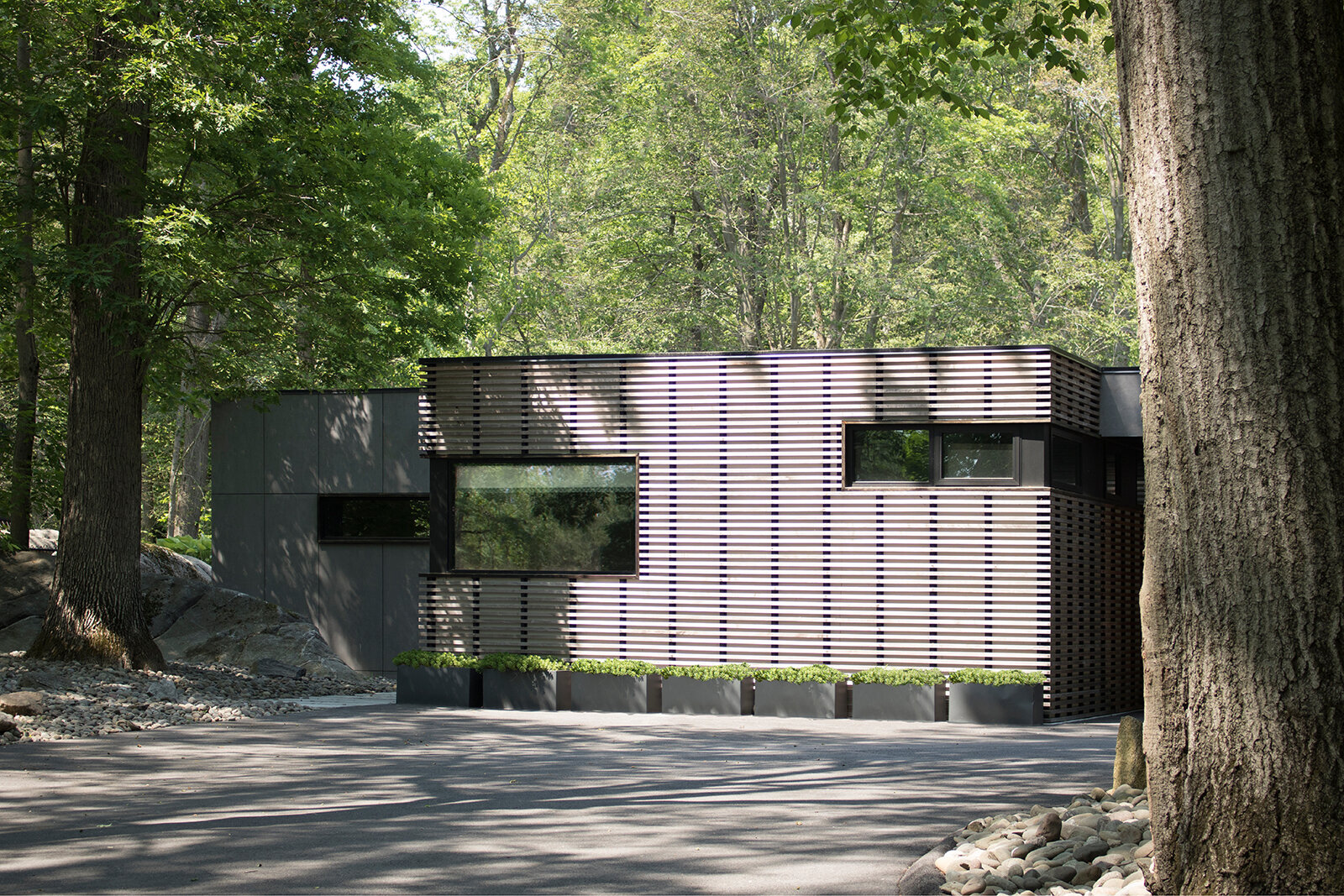 05-res4-re4a-resolution-4-architecture-modern-modular-prefab-fenimore road addition-exterior-autocourt.jpg