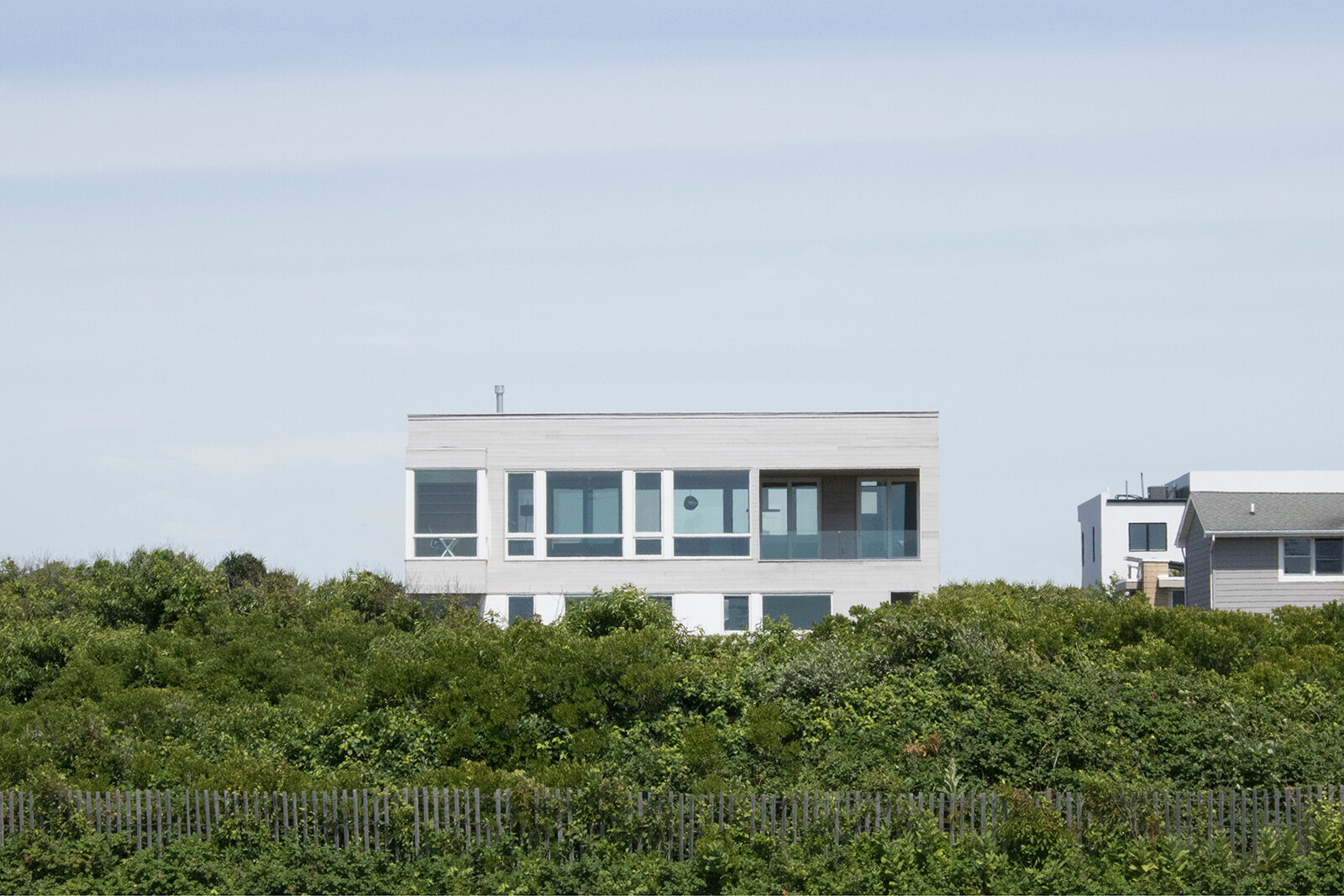 04-res4-resolution-4-architecture-modern-modular-house-prefab-home-lido-beach-house-2-long-island-ny-exterior-back.jpg