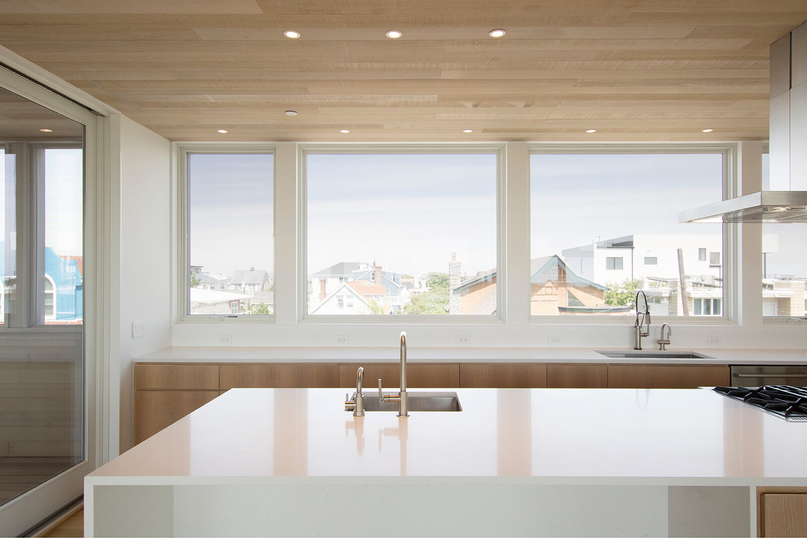 18-res4-resolution-4-architecture-modern-modular-house-prefab-home-lido-beach-house-2-long-island-ny-interior-kitchen-prep-sink.jpg