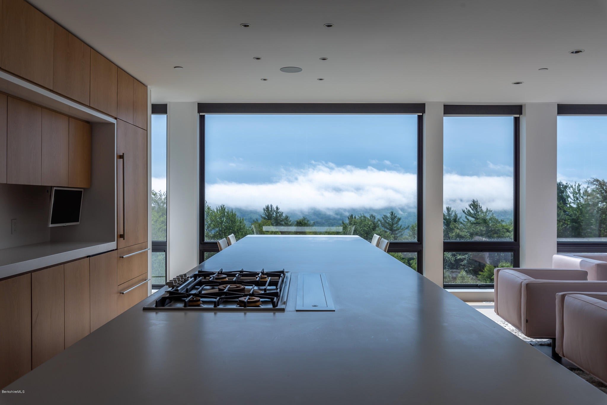 11-re4a-resolution-4-architecture-modern-modular-prefab-west-stockbridge-kitchen-view.jpg