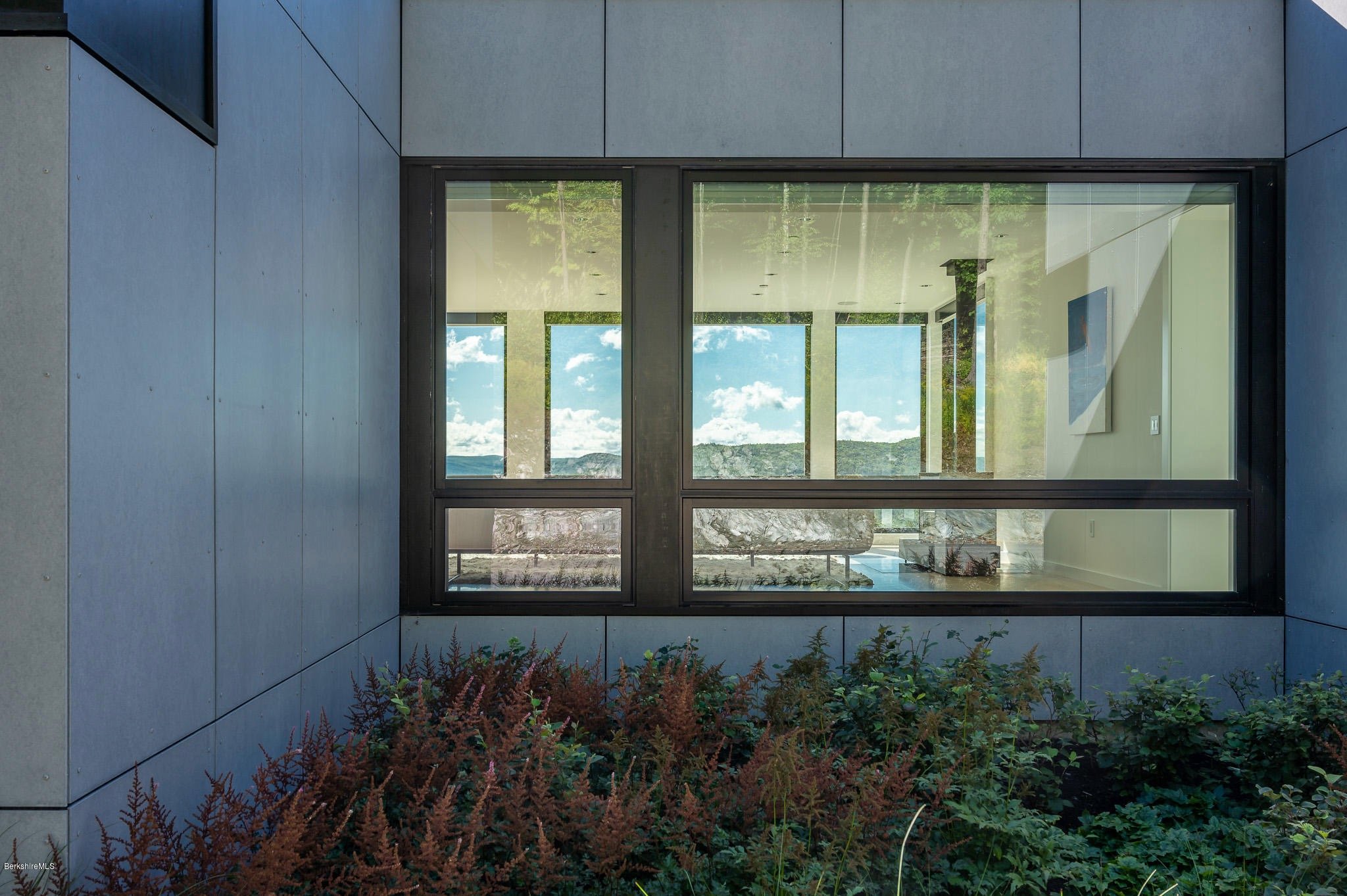 20-re4a-resolution-4-architecture-modern-modular-prefab-west-stockbridge-window.jpg