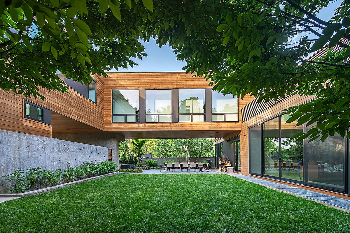 re4a-resolution-4-architecture-modern-home-north-fillmore-house-virginia-courtyard-floating-house-bridge.jpg