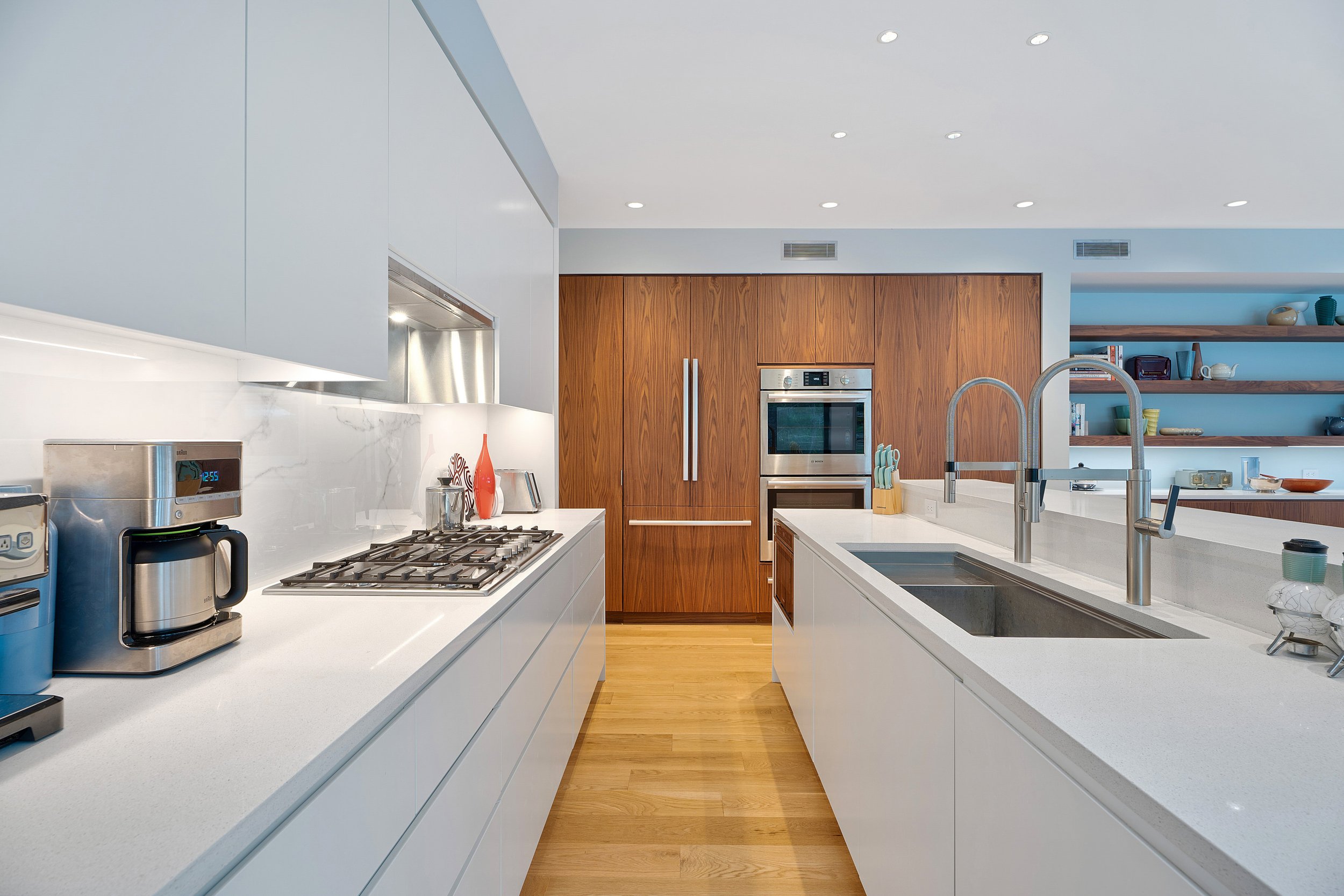 res4-resolution-4-architecture-modern-modular-prefab-amagansett-hamptons-whalers-residence-10-kitchen.jpg